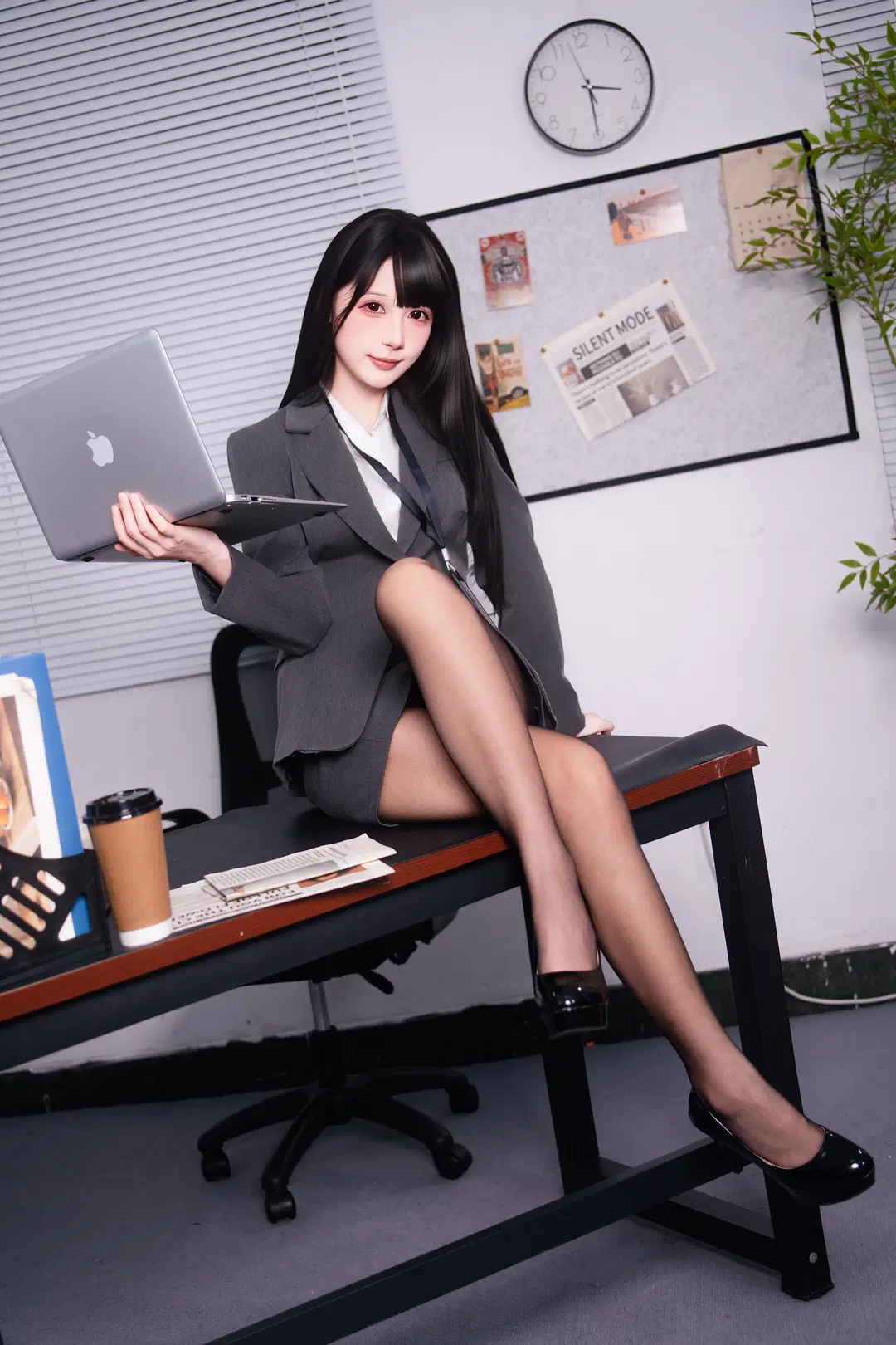 黒ストッキングとハイヒール, 日常コーデ共有, ビジネススーツコスプレ, 通勤コーデ, オフィス撮影