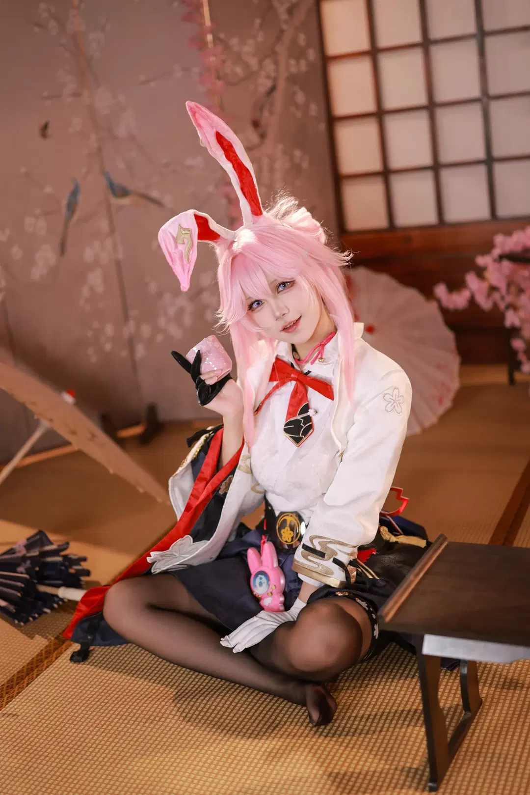 [Evanescia cosplay] Honkai: Star Rail: Bunny-Eared Maiden Under Washitsu Cherry Blossoms by 蒙查查 - Image 2