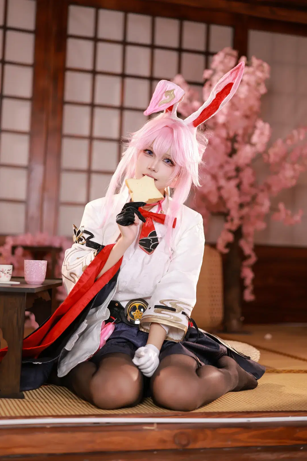 [Evanescia cosplay] Honkai: Star Rail: Bunny-Eared Maiden Under Washitsu Cherry Blossoms by 蒙查查 - Image 3