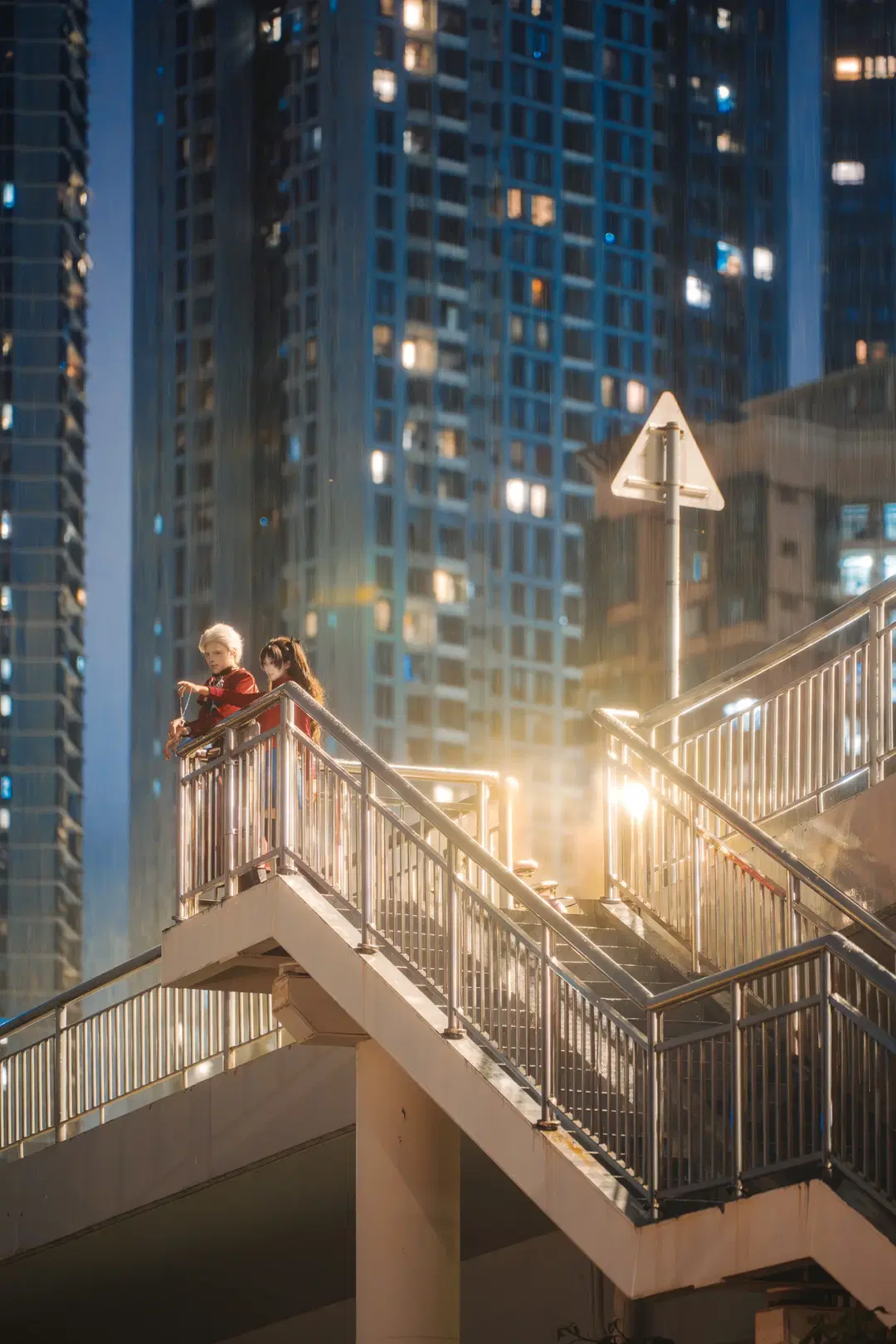 【遠坂凛 コスプレ】『Fate』冬木大橋の夜景：土砂降りの中で迎える聖杯戦争のリザルト画面 - 好烦一直想拍照 - 3枚目