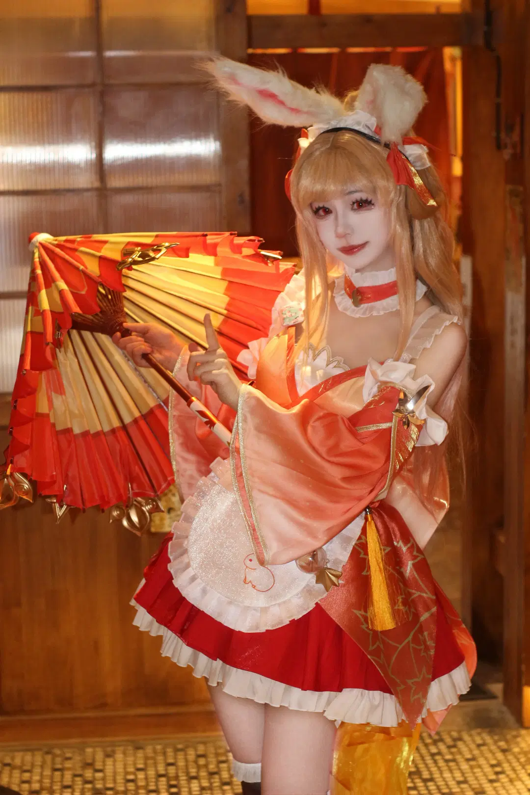 [Gongsun Li Cosplay] Bunny-Eared Maid from Honor of Kings, Charm Beneath the Red Umbrella by 不吃垃圾食品就会疯 - Image 5