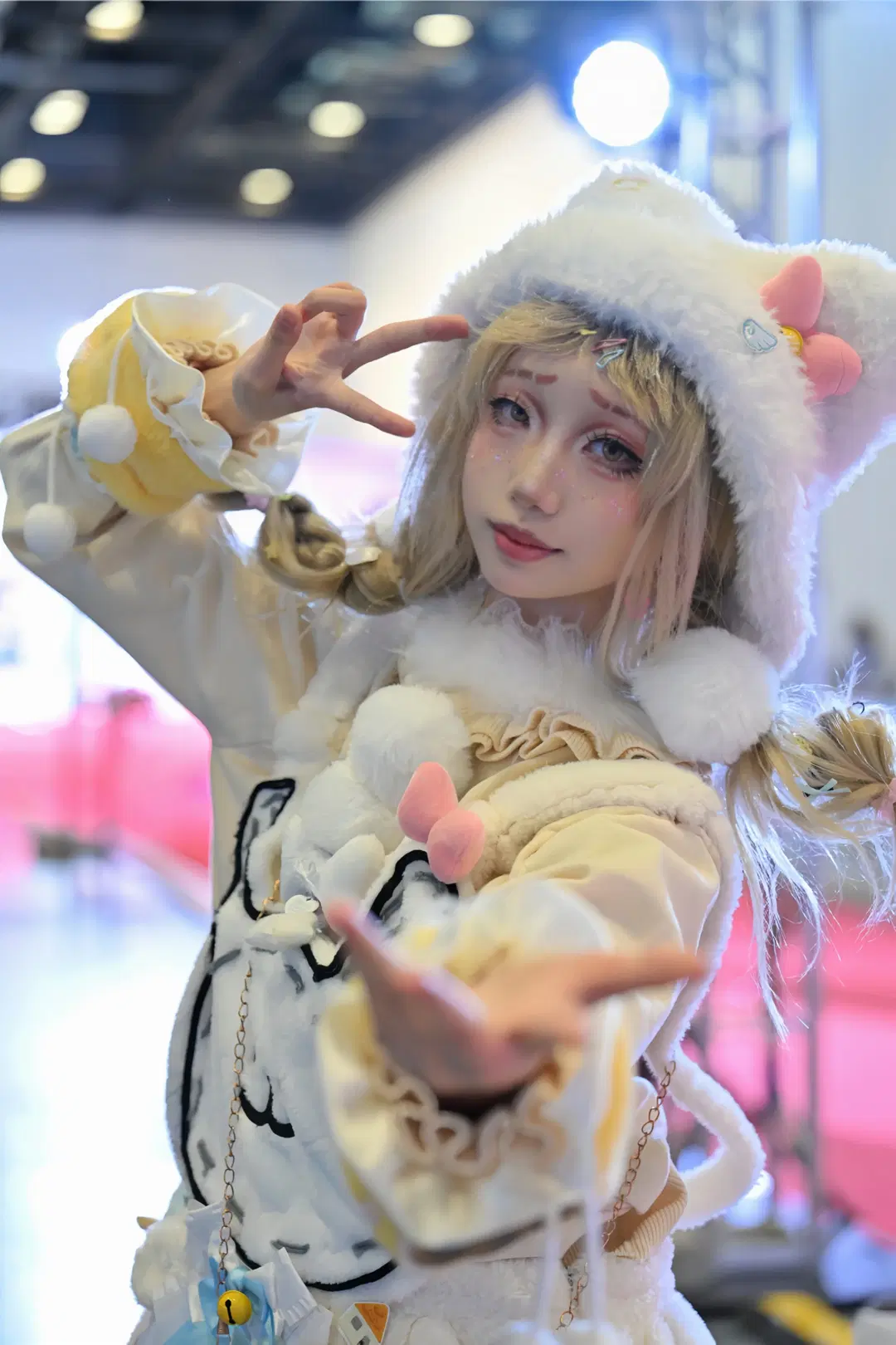Convention Photos Collection: Multi-Style Coordinates Across Sweet-Cool Techwear and Fluffy Soft Aesthetics by 小非 - Image 6