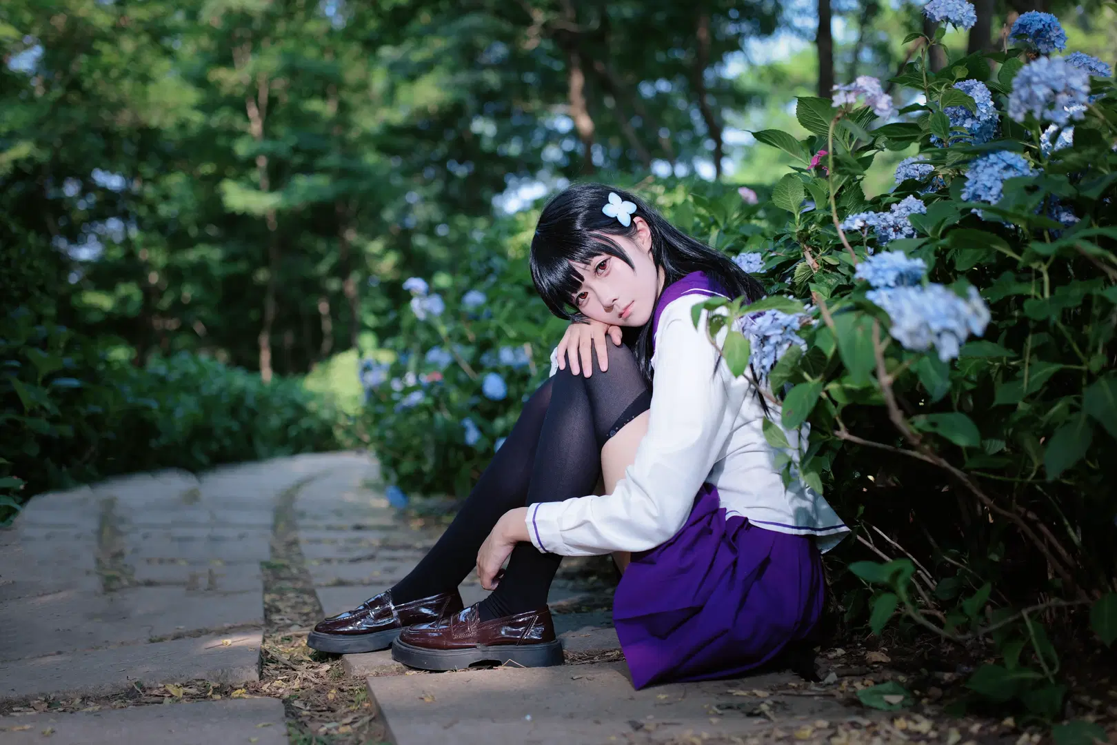 【Sankarea: Undying Love cosplay】Endless Summer of Hydrangea: Sailor Suit Maiden Amidst Blossoms (Anime-style photography & Black stockings) by 段景 - Image 11