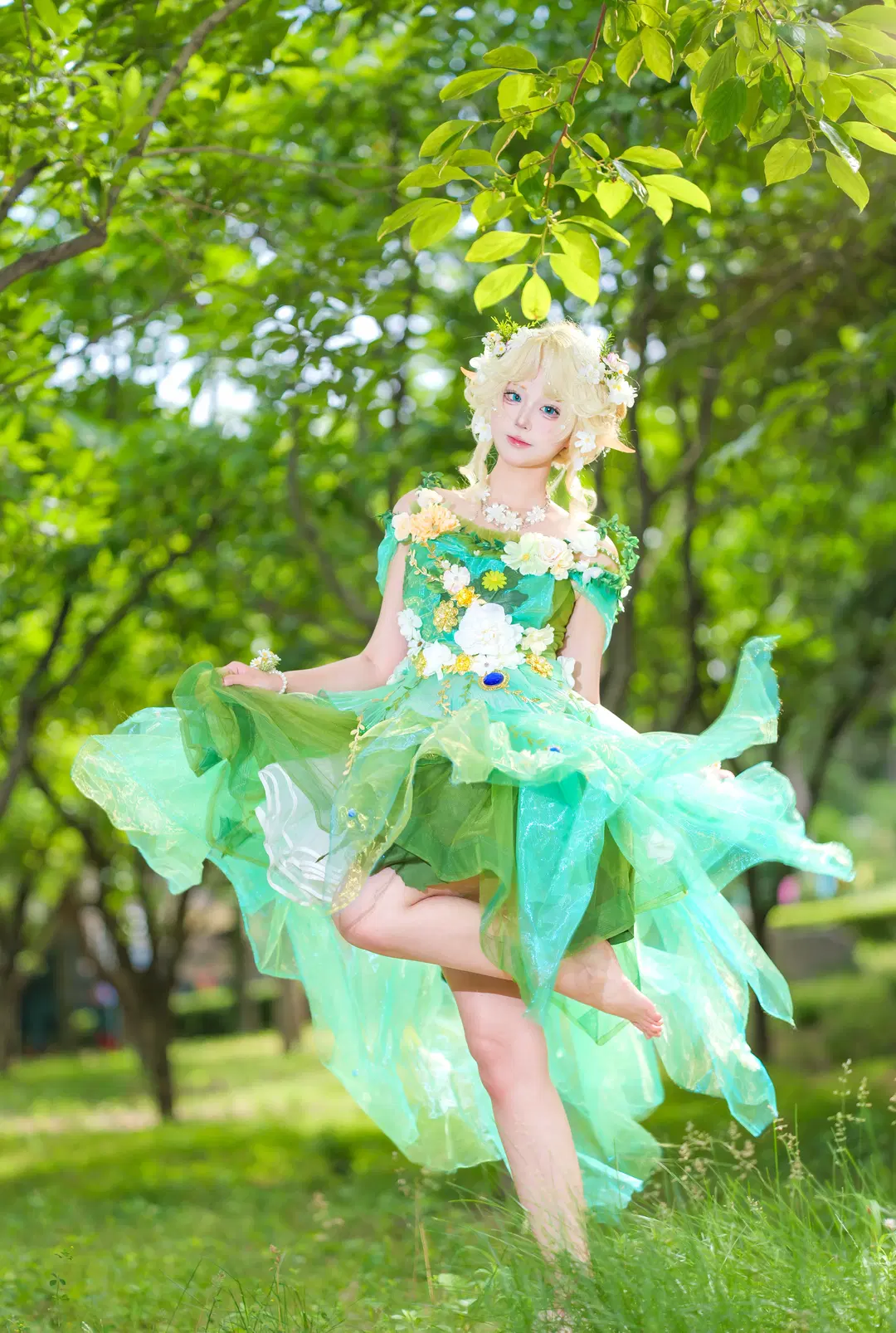 二次元摄影, 精灵cos, 花园写真, 绿色系穿搭, 园丁造型