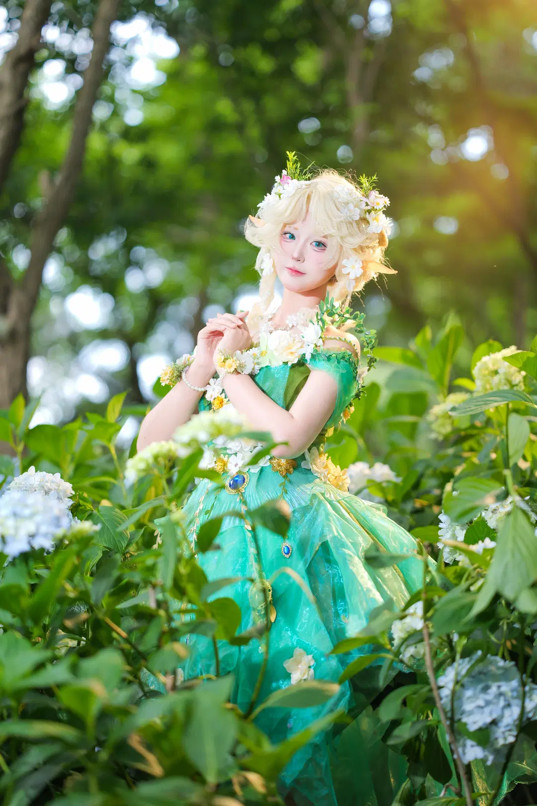 森に佇むエルフの庭師：庭園での撮影による屋外コスプレ写真 - 段景 - 7枚目