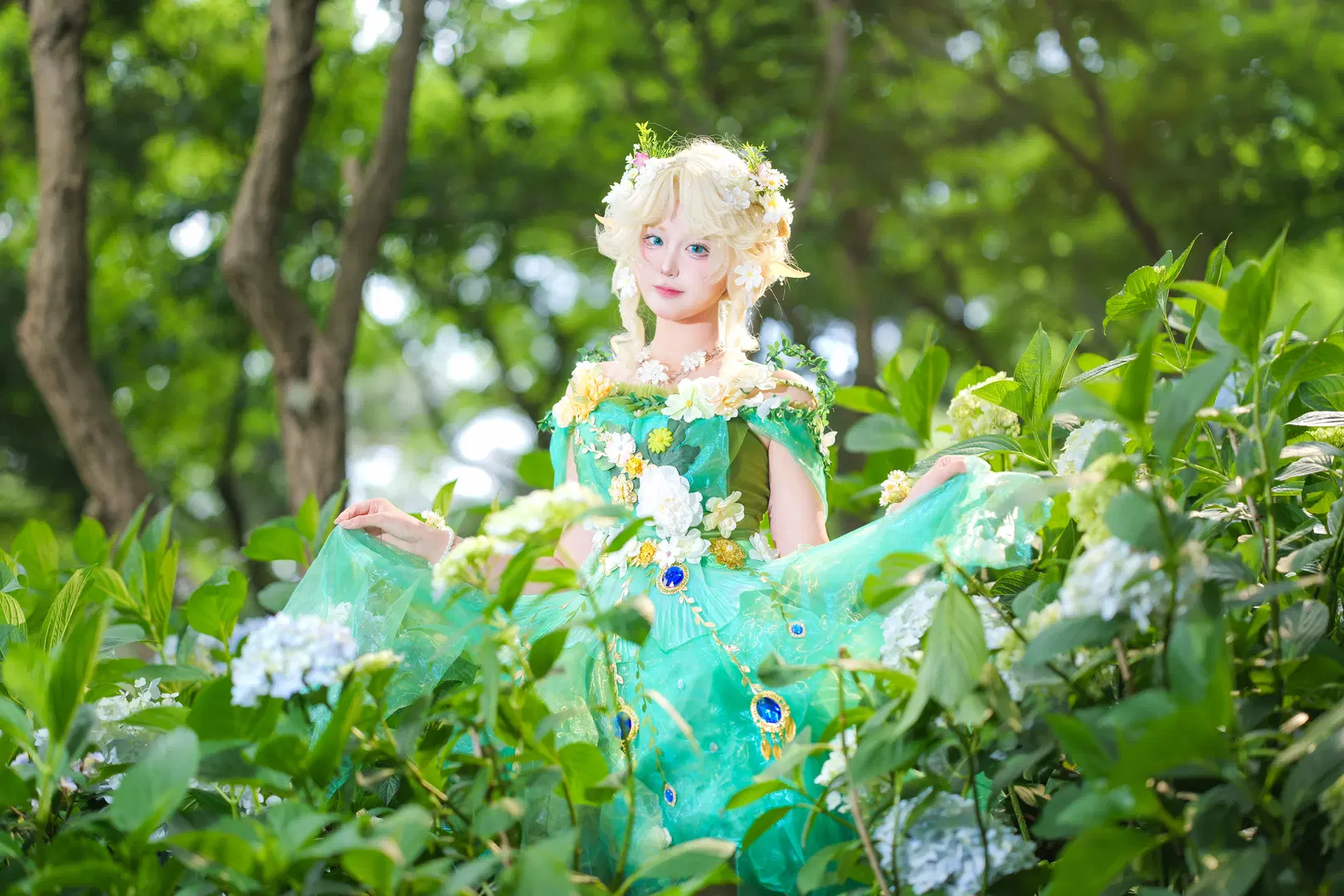 森に佇むエルフの庭師：庭園での撮影による屋外コスプレ写真 - 段景 - 9枚目