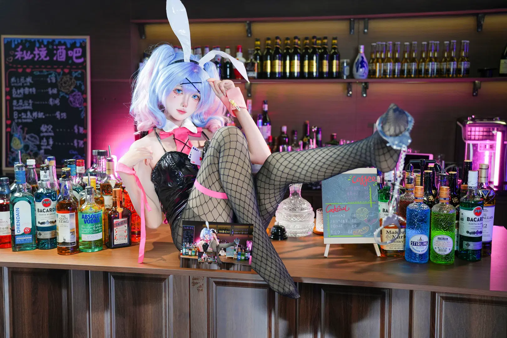 【初音未来cos】酒吧吧台里的兔子洞，暗黑系网袜兔女郎 - 昵称为空 - 第4张