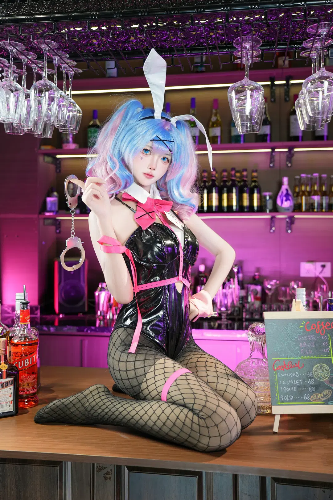【初音未来cos】酒吧吧台里的兔子洞，暗黑系网袜兔女郎 - 昵称为空 - 第5张