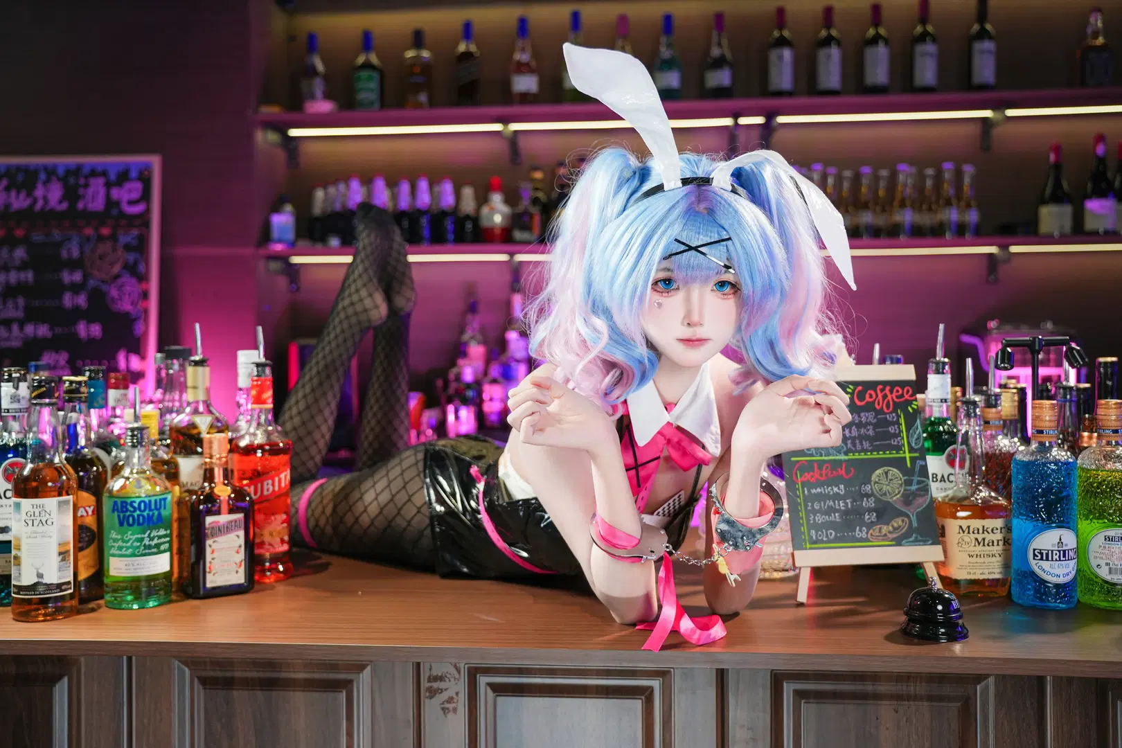 【初音未来cos】酒吧吧台里的兔子洞，暗黑系网袜兔女郎 - 昵称为空 - 第8张