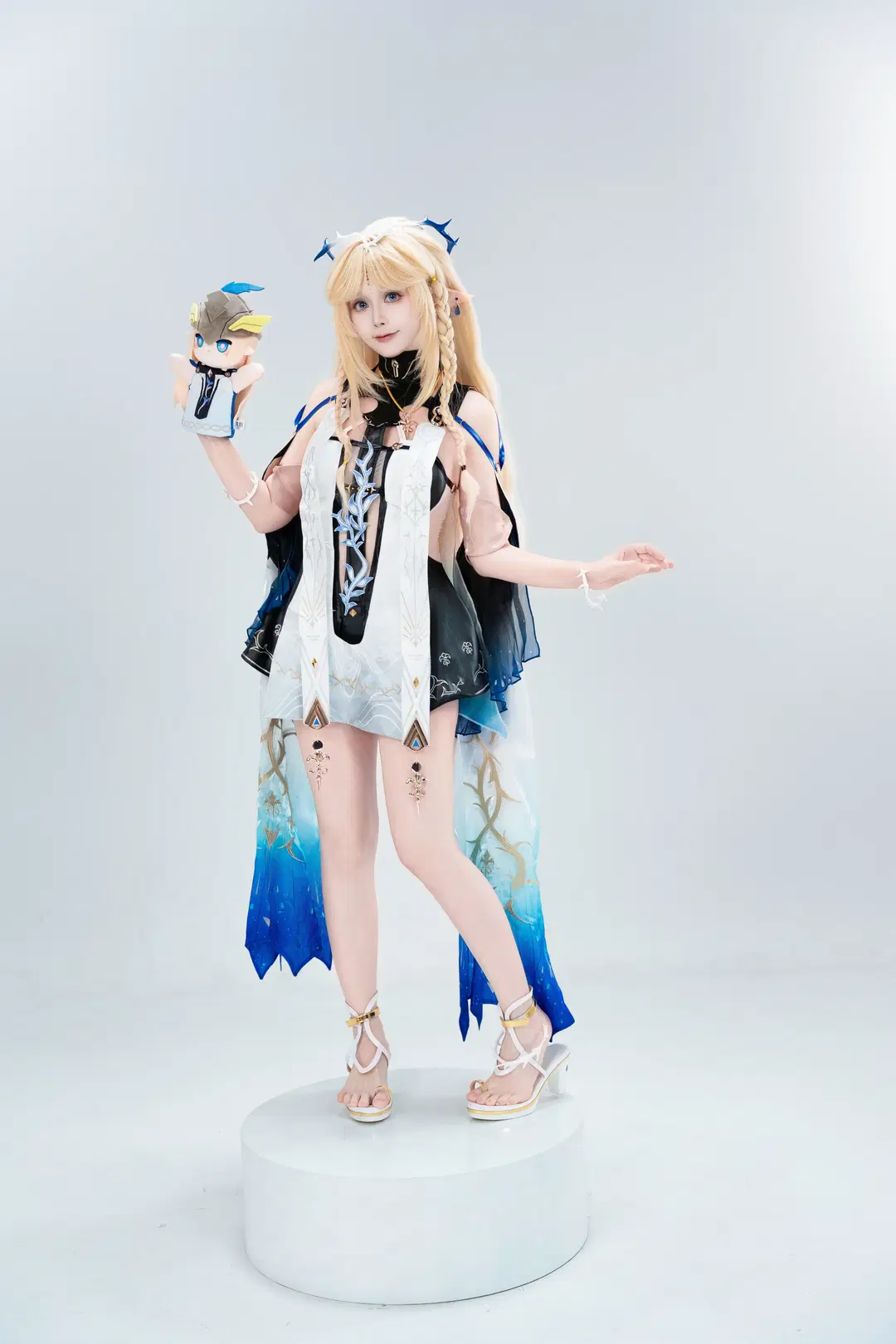 【卡提希婭cos】鳴潮藍白漸變裙襬的拍攝心得 - 昵称为空 - 第3張