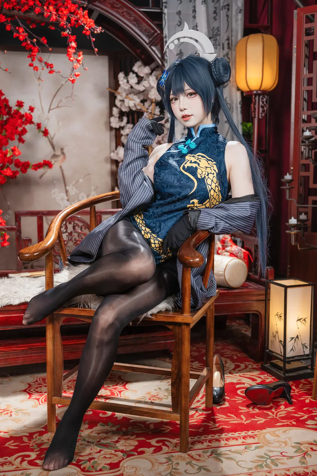 ブルーアーカイブ, キサキ コスプレ, チャイナドレス, 黒ストッキング, マンガ脚