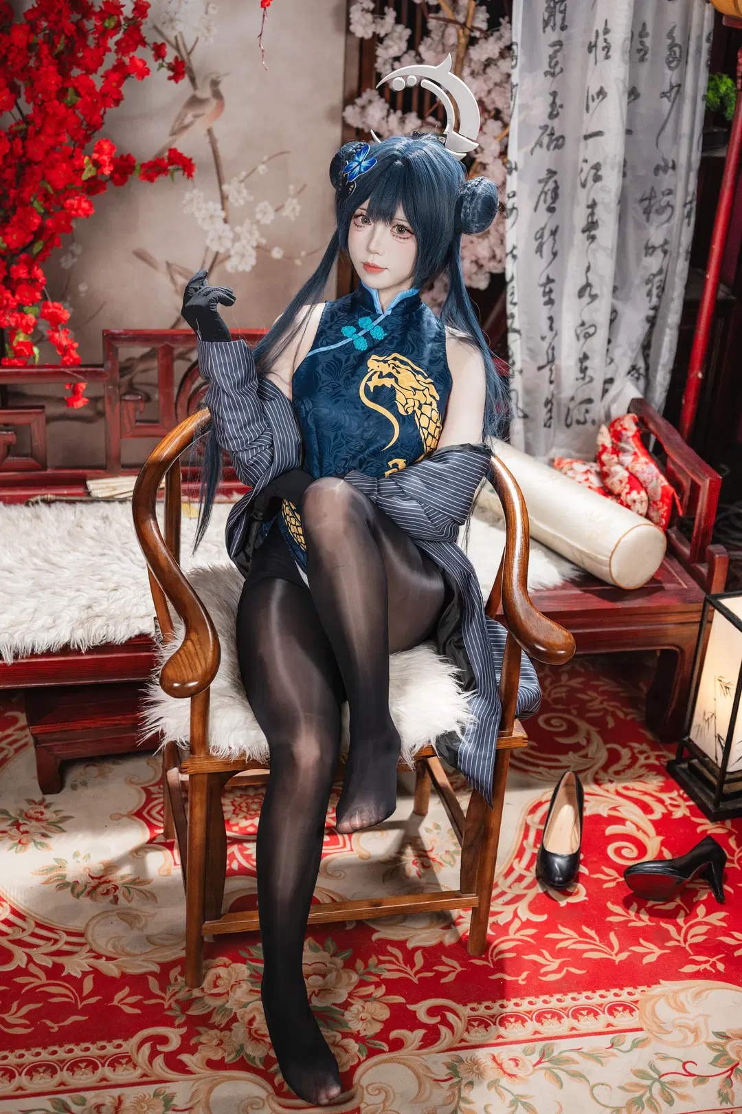 [Misaki cosplay] Blue Archive: Master's Chinese-Style Qipao & Black stockings Look by 德蒙特多子 - Image 2