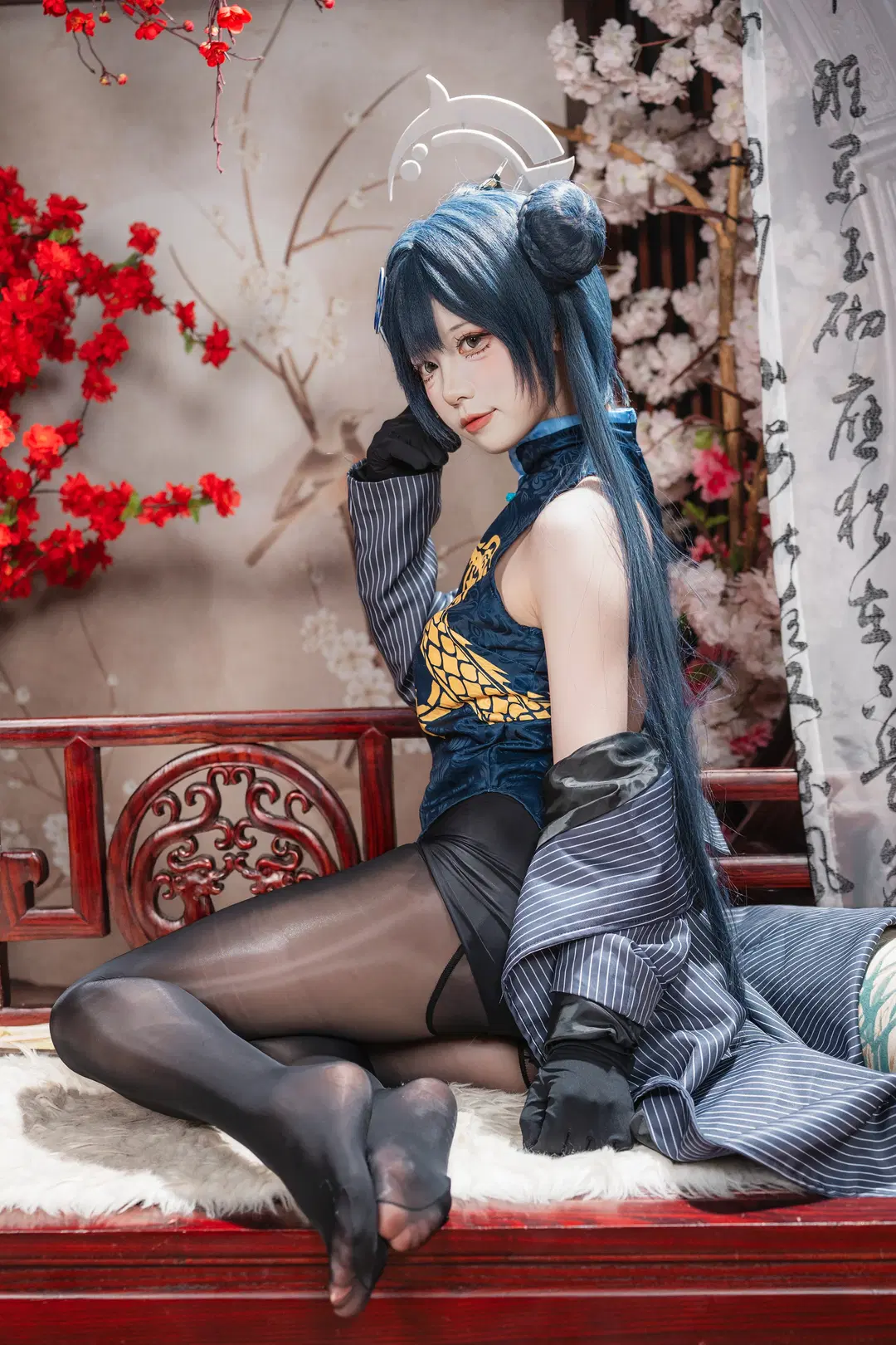 [Misaki cosplay] Blue Archive: Master's Chinese-Style Qipao & Black stockings Look by 德蒙特多子 - Image 4