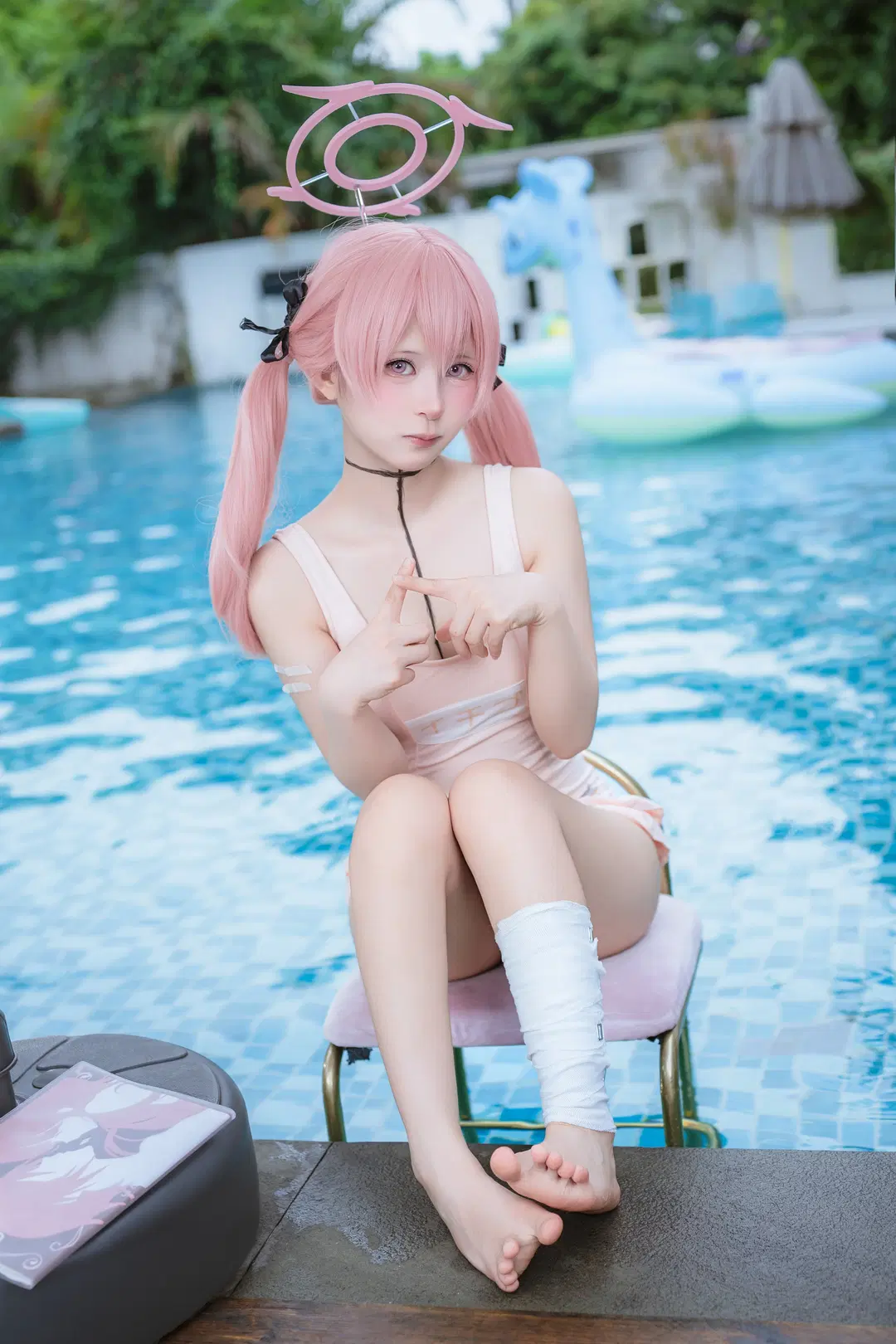 【下江小春cos】蔚蓝档案泳装，夏日水边的清透少女 - 德蒙特多子 - 第2张
