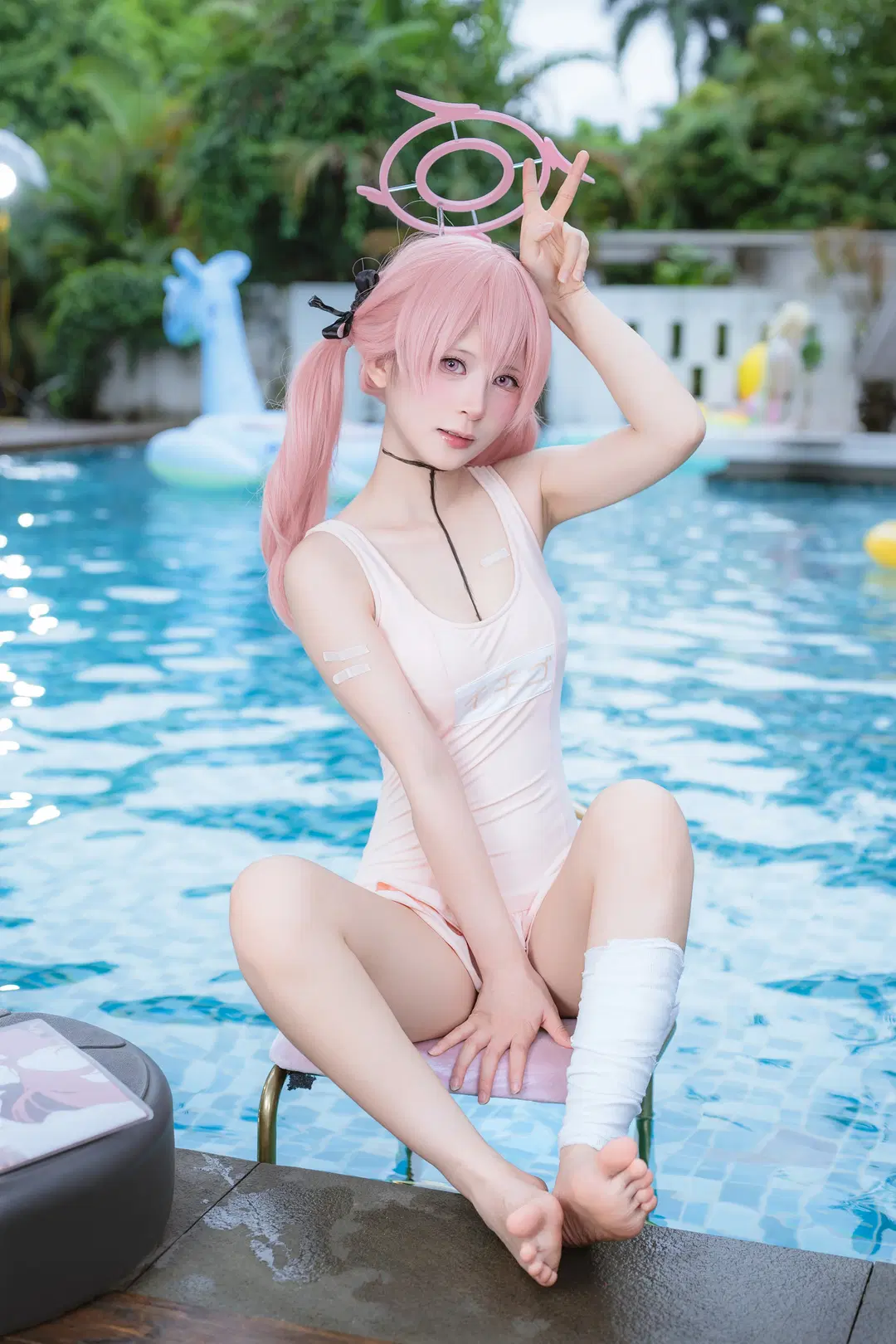 蔚蓝档案, 泳装cos, 下江小春cos, 二次元写真, 夏日泳池