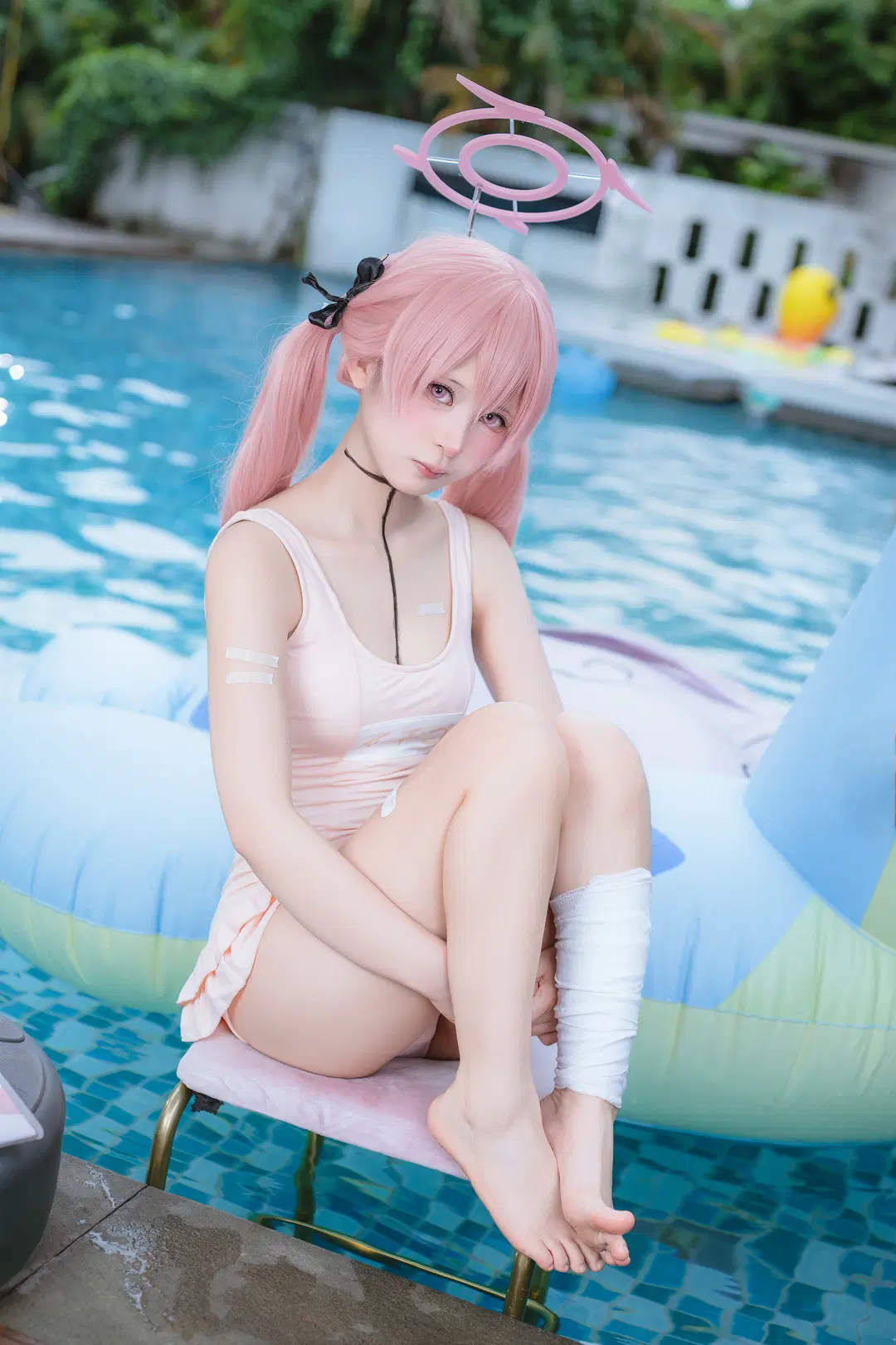 【下江小春cos】蔚蓝档案泳装，夏日水边的清透少女 - 德蒙特多子 - 第4张