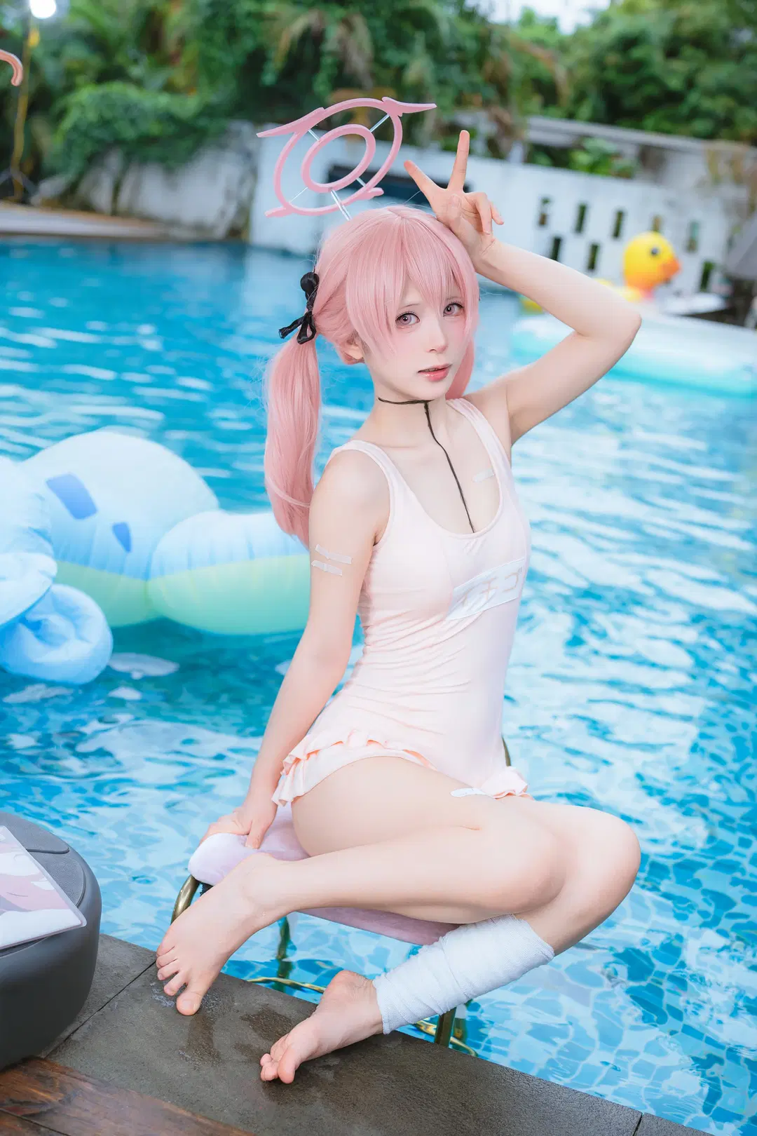 【下江小春cos】蔚蓝档案泳装，夏日水边的清透少女 - 德蒙特多子 - 第5张