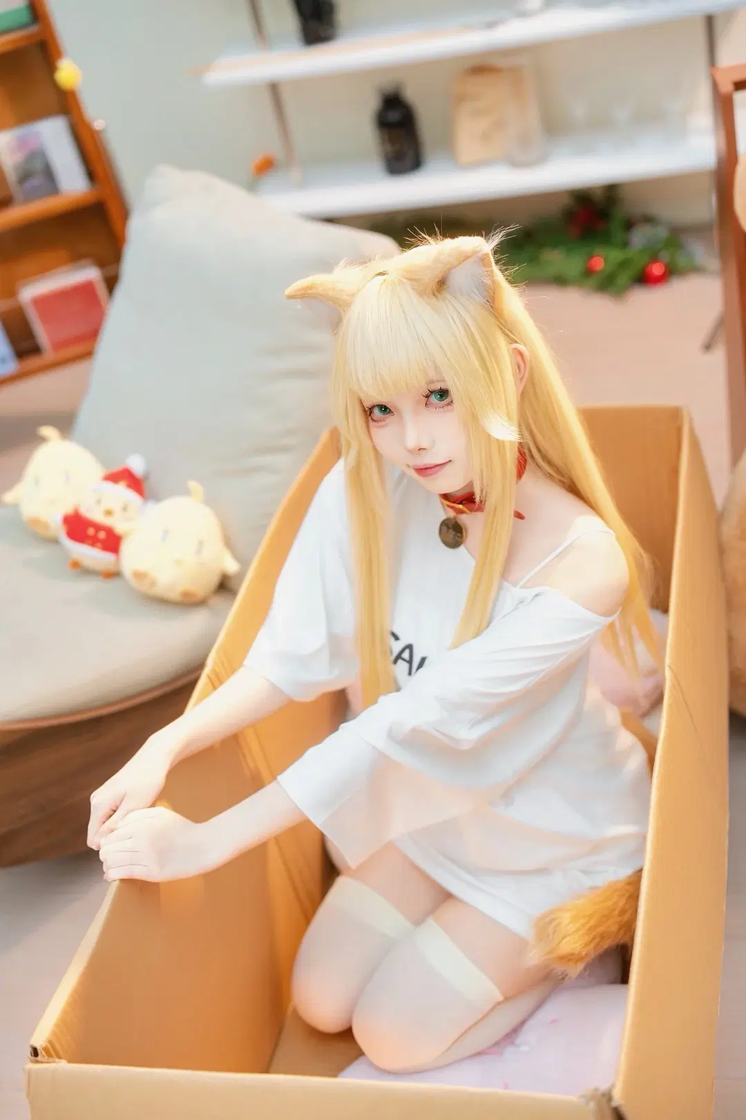 二次元cosplay, 黄豆粉cos, 猫娘cos, 白色过膝袜, 纸箱写真