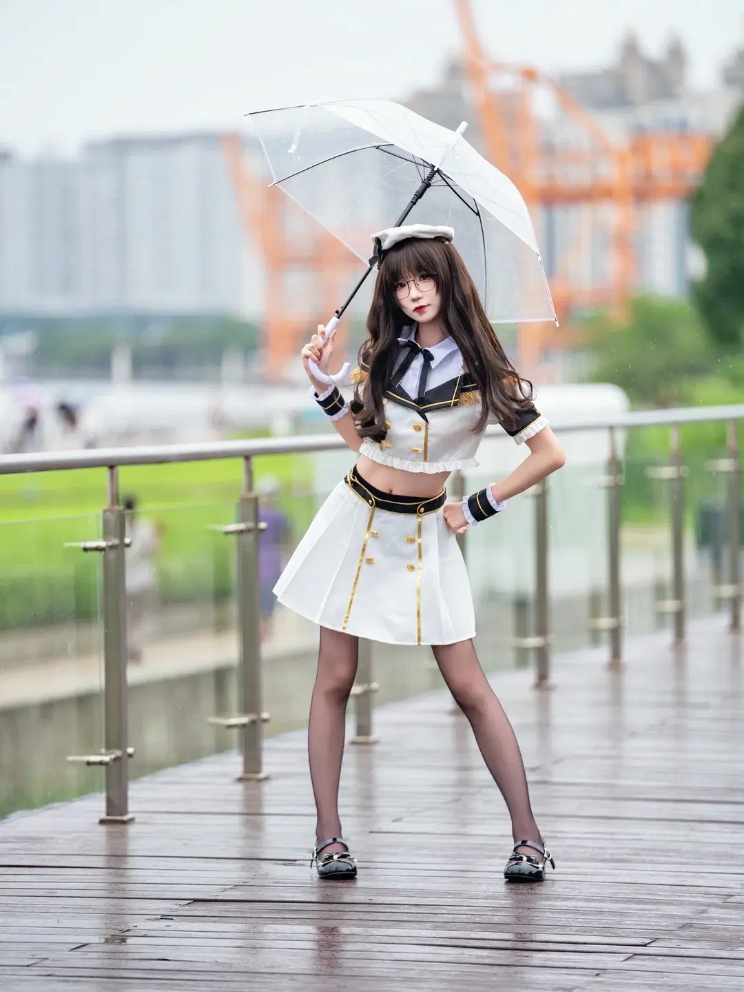 cosplay, 制服写真, 雨中氛围感, 甜美少女, 黑丝袜