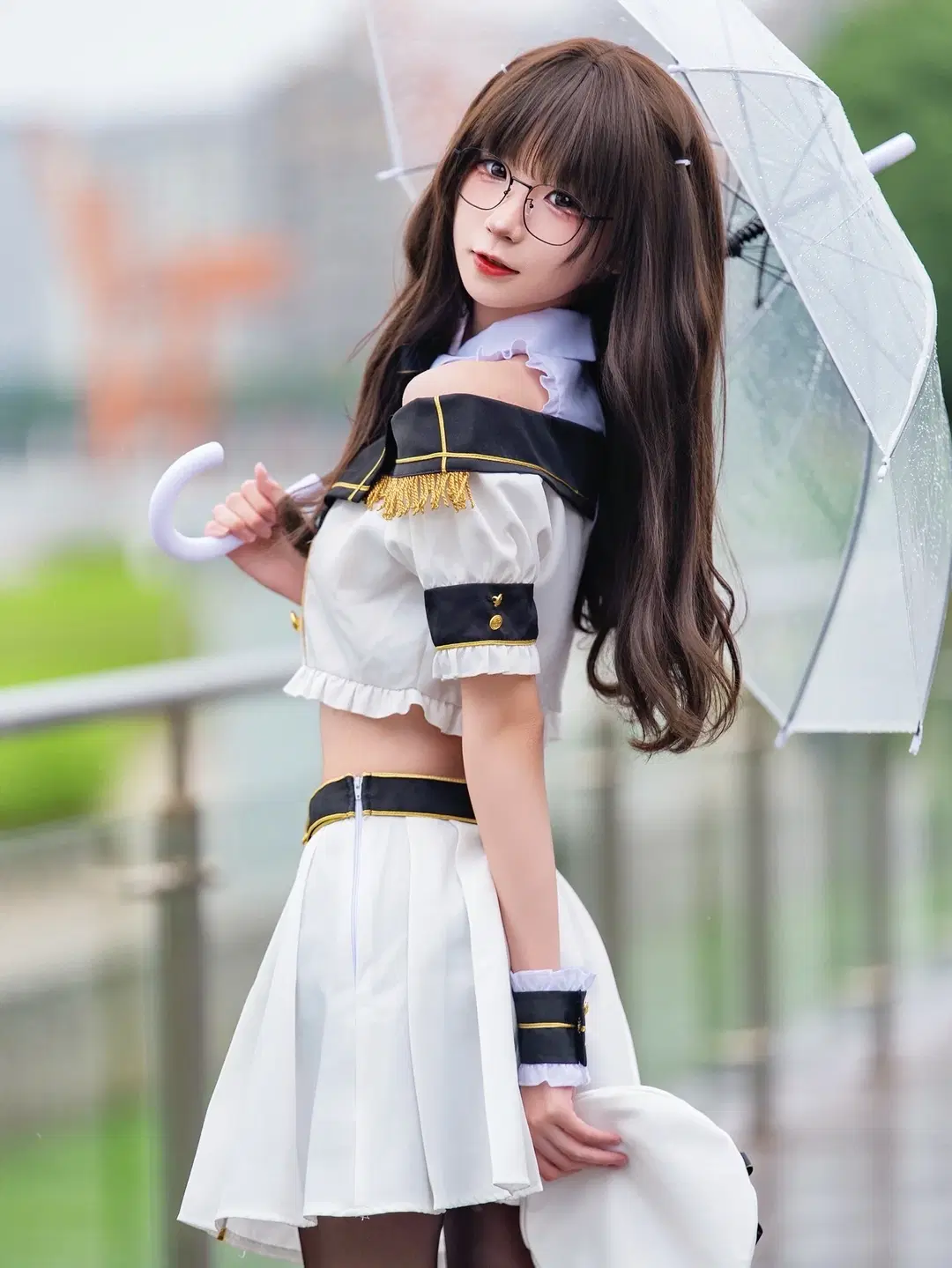 雨后的制服写真，黑丝搭配透明伞氛围感拉满 - 北原 - 第3张