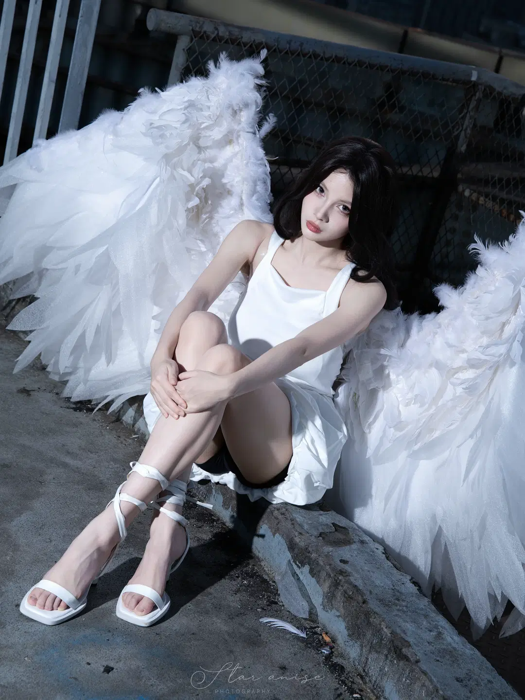 【大天使コスプレ】夜の廃墟に舞い降りたダークエンジェル、冷光が紡ぐ圧倒的な孤独感 - 八角 - 6枚目