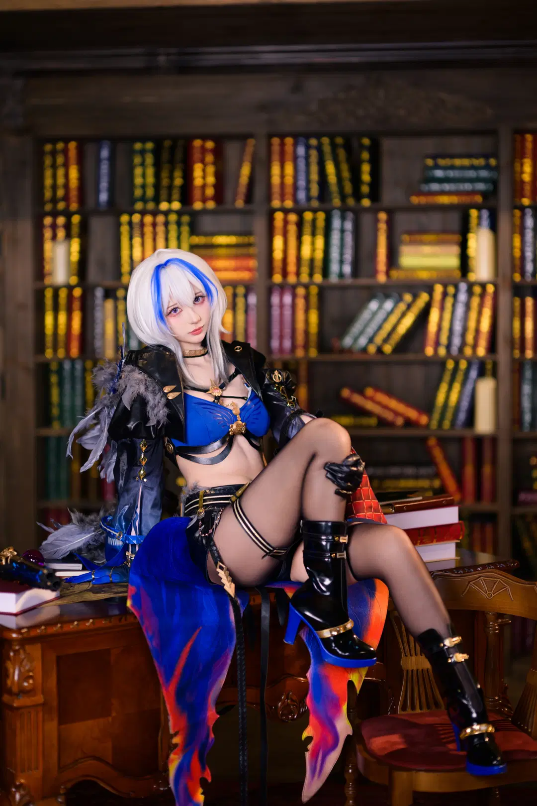 【嘉贝莉娜cos】鸣潮 复古图书馆里的暗夜特工 - 银河天路 - 第10张