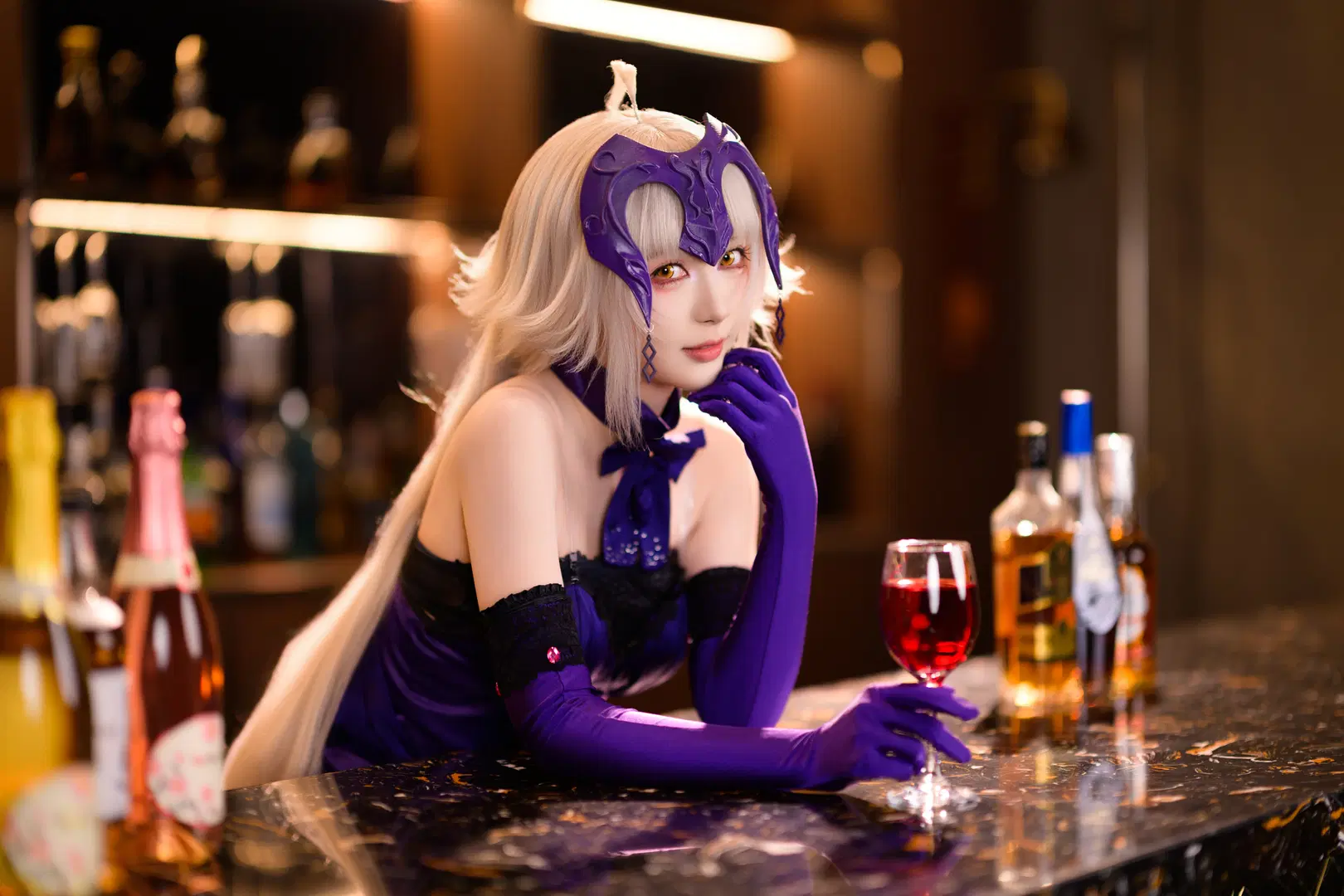 【黑贞cos】FGO黑贞礼服酒吧夜景写真 - 银河天路 - 第2张