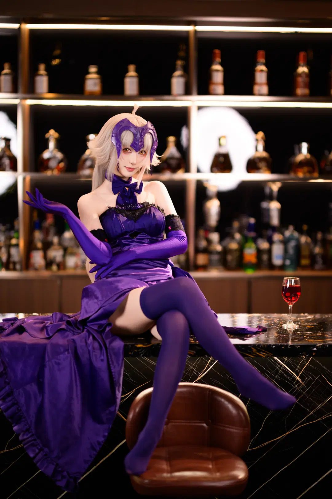 【黑贞cos】FGO黑贞礼服酒吧夜景写真 - 银河天路 - 第7张