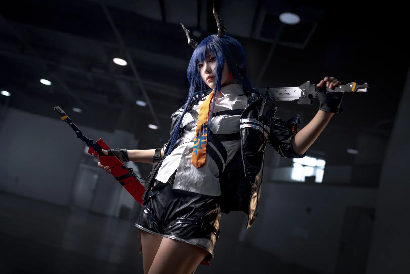 【陳cos】明日方舟角色扮演，皮衣雙刃演繹戰鬥姿態 - 猫的薛定谔 - 第2張