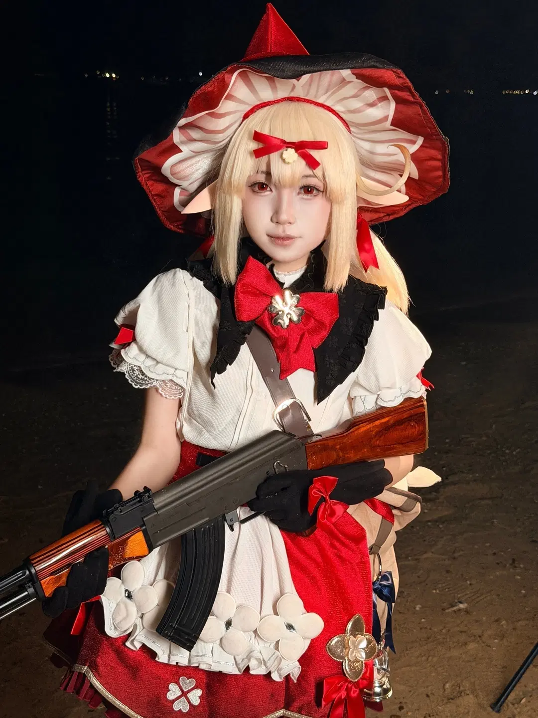 cosplay, 奇幻风, 夜景外拍, 红白洋装, 金发尖耳