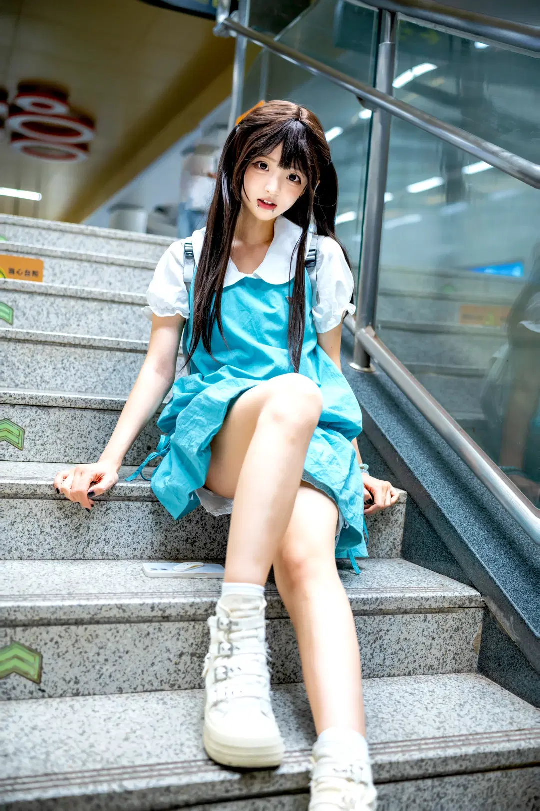 元气少女cos, 日系拍照, 地铁站写真, 熊熊勇闯异世界, 水色连衣裙