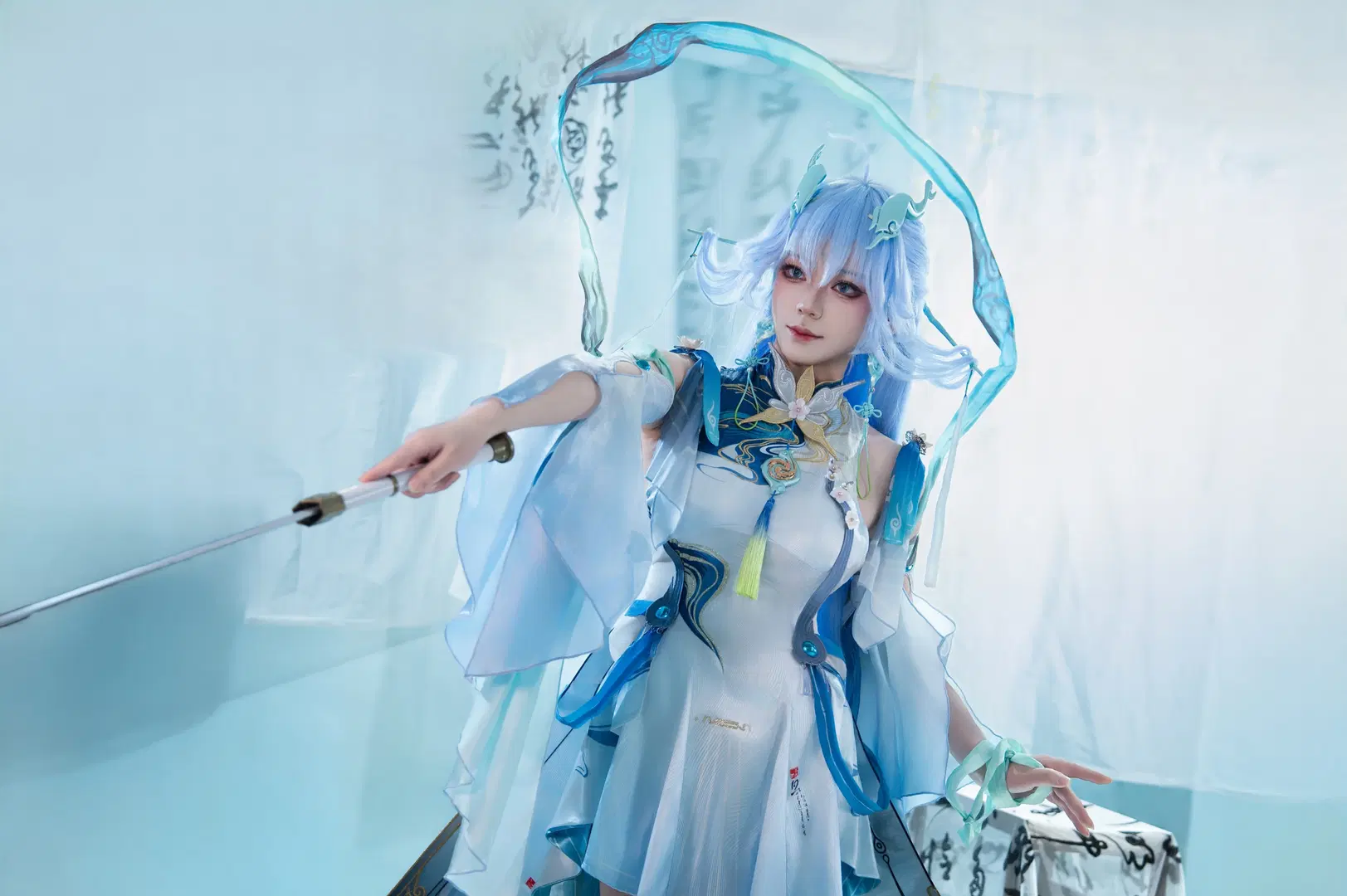 【清宵コスプレ】『鳴潮』鎮玄司の騎兵、剣と共に往く - 三鹿鹿鹿与新城 - 4枚目