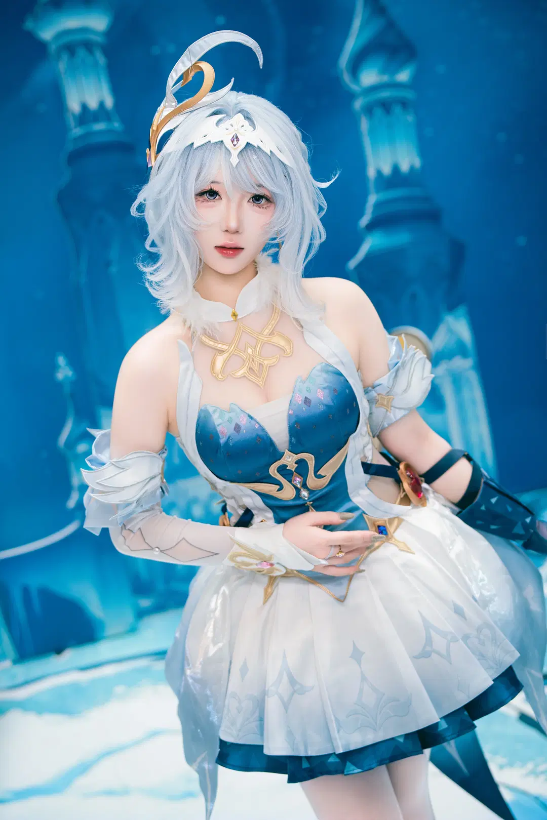 【オデット コスプレ】『原神』スネージナヤの装い：アイスブルーと白ストッキングの優美な調和 - 毛风狸花猫 - 4枚目