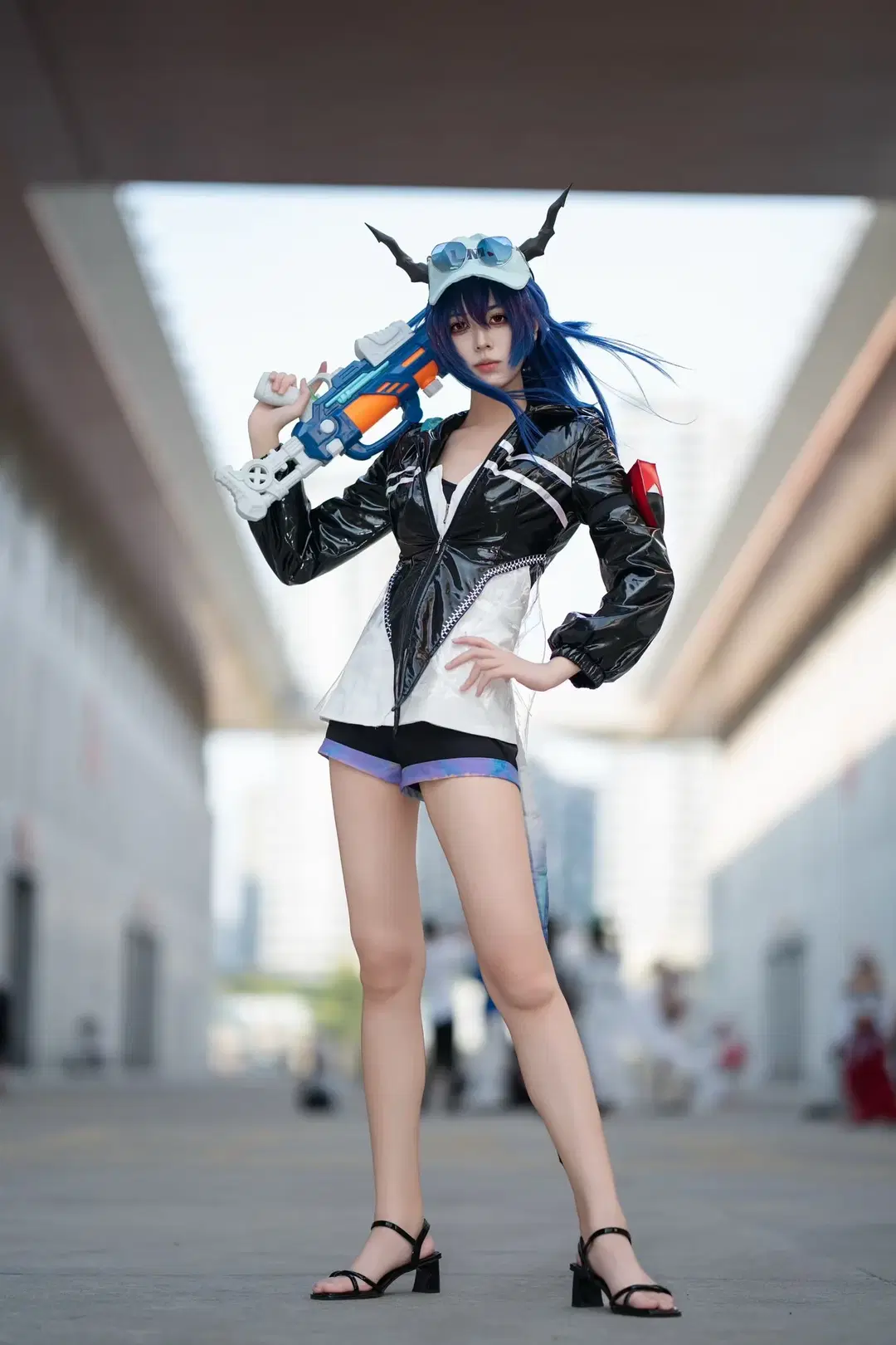 明日方舟, 游戏角色cos, 蓝发cosplay, 外景cos, 假日威龙陈cos
