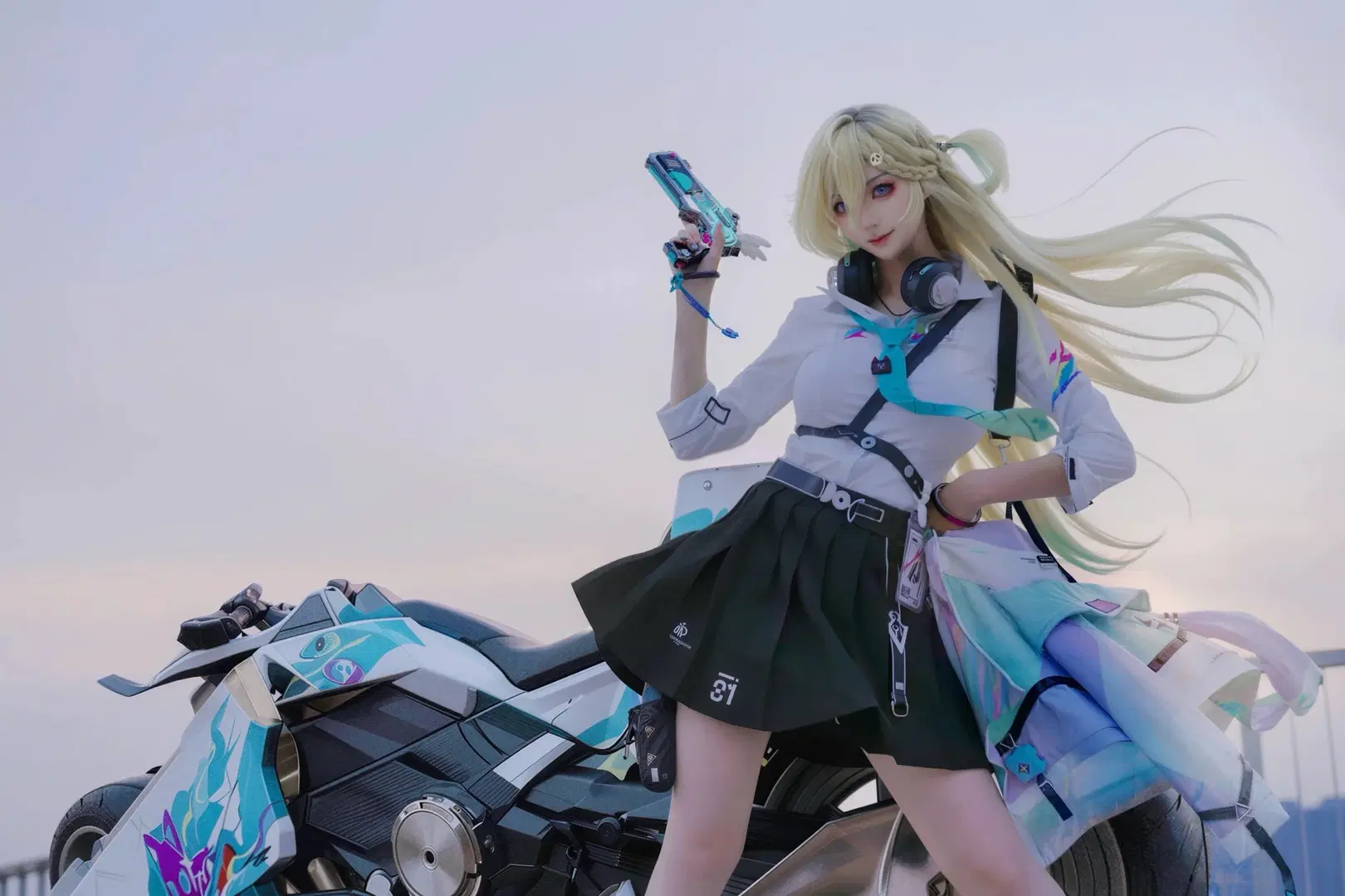 [Lynae cosplay] Wuthering Waves Lynae Rooftop Location Shoot: A Clash of Wind and Techwear by A_R_零 - Image 2