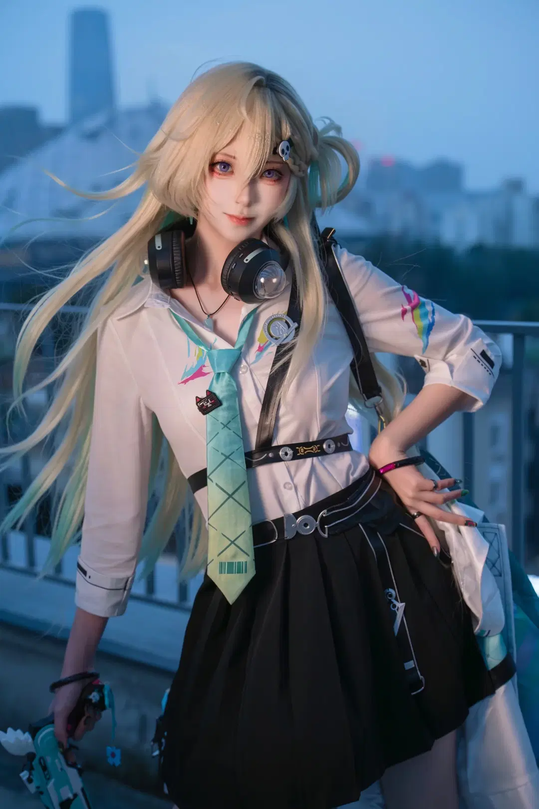 [Lynae cosplay] Wuthering Waves Lynae Rooftop Location Shoot: A Clash of Wind and Techwear by A_R_零 - Image 3