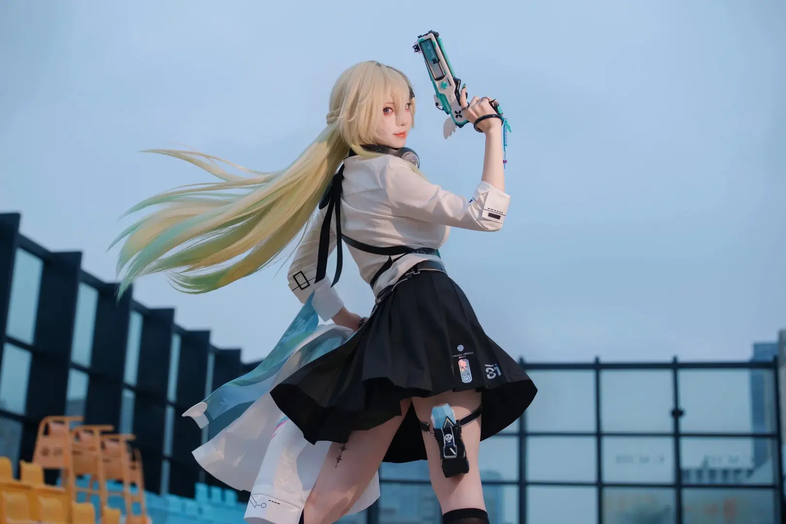 [Lynae cosplay] Wuthering Waves Lynae Rooftop Location Shoot: A Clash of Wind and Techwear by A_R_零 - Image 6