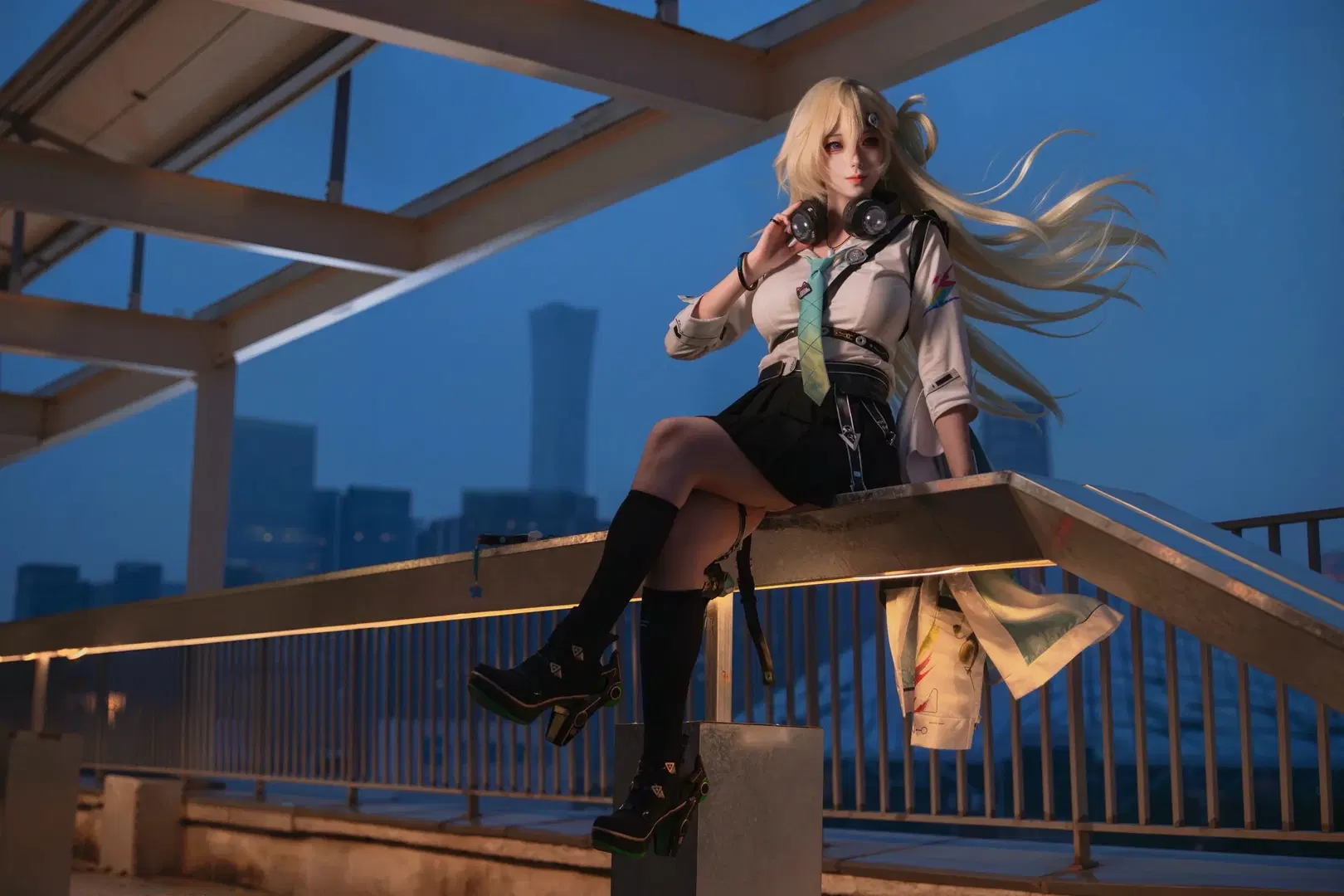 [Lynae cosplay] Wuthering Waves Lynae Rooftop Location Shoot: A Clash of Wind and Techwear by A_R_零 - Image 7