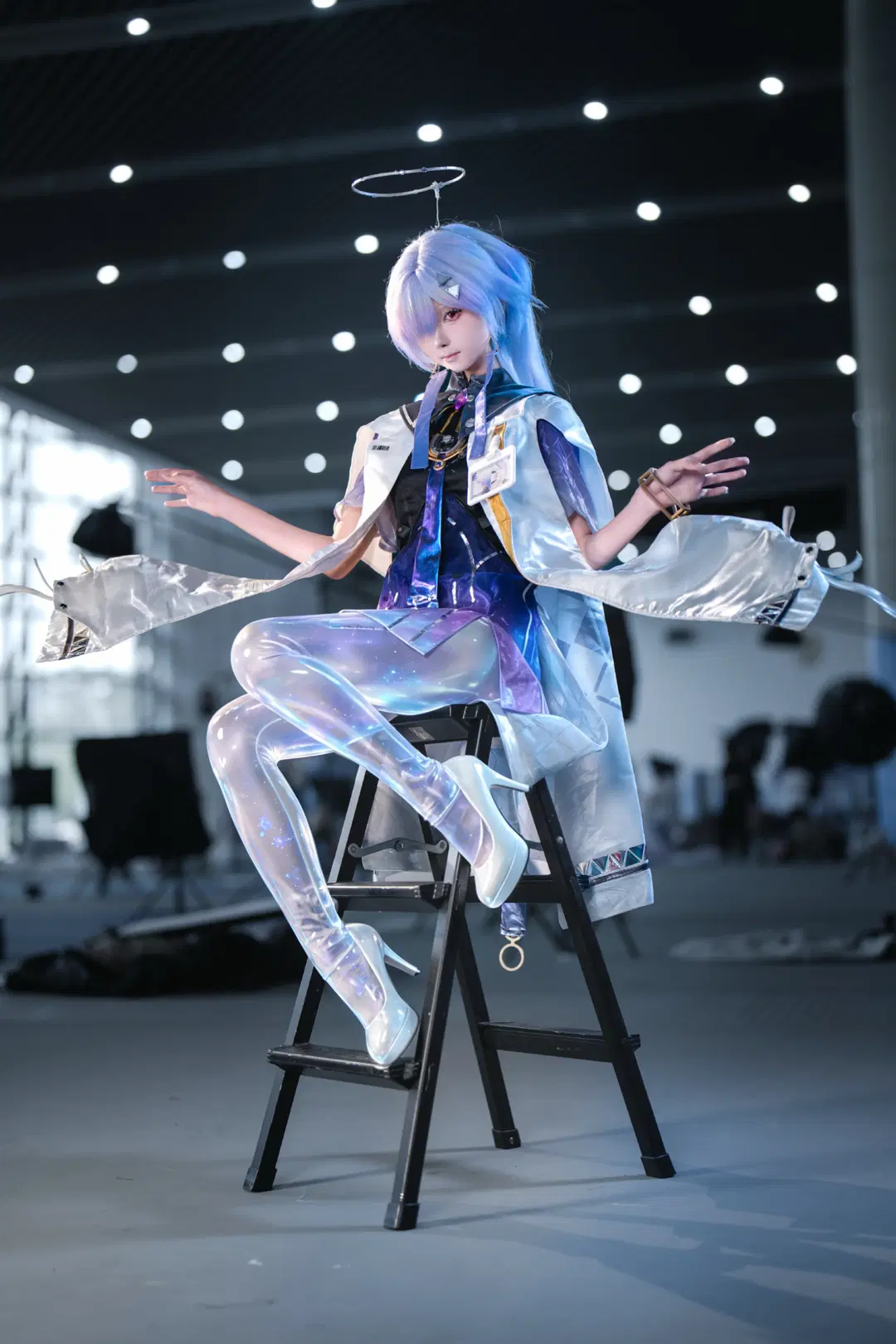 [モーニエ コスプレ] 鳴潮 イベント写真、ホログラフィックな星空とメカニカルな光輪の衝突 - OUKAI - 4枚目