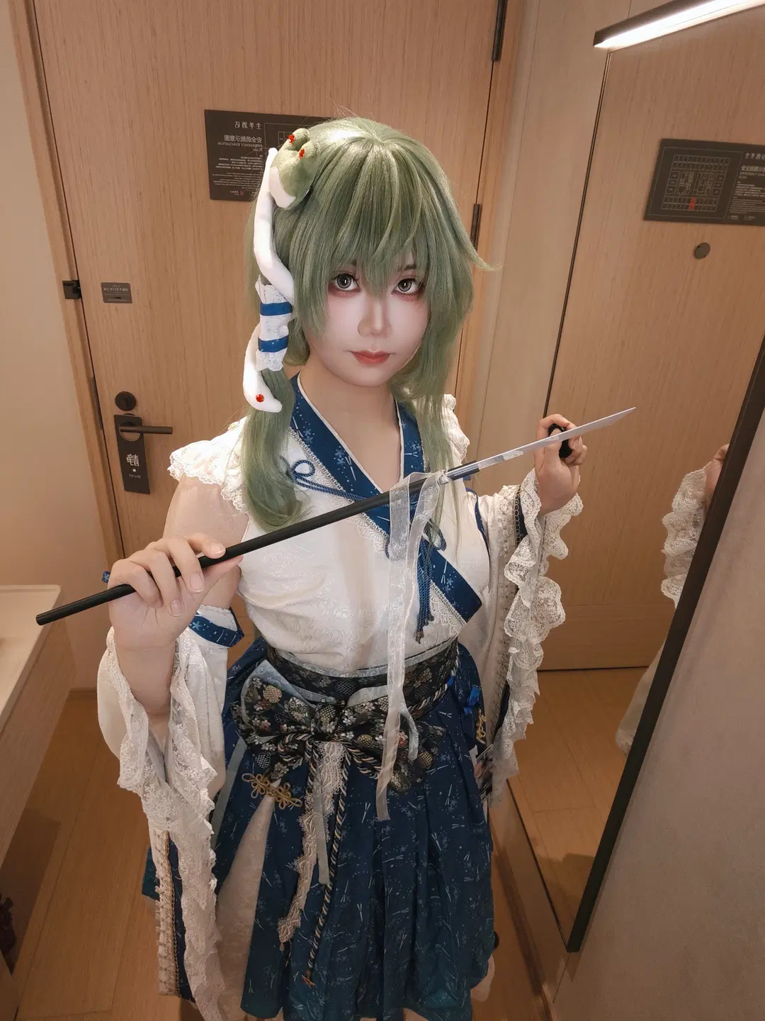 【东风谷早苗cos】东方Project二设 绿发与蛇形头饰的细节记录 - A酱锵锵锵锵锵 - 第2张