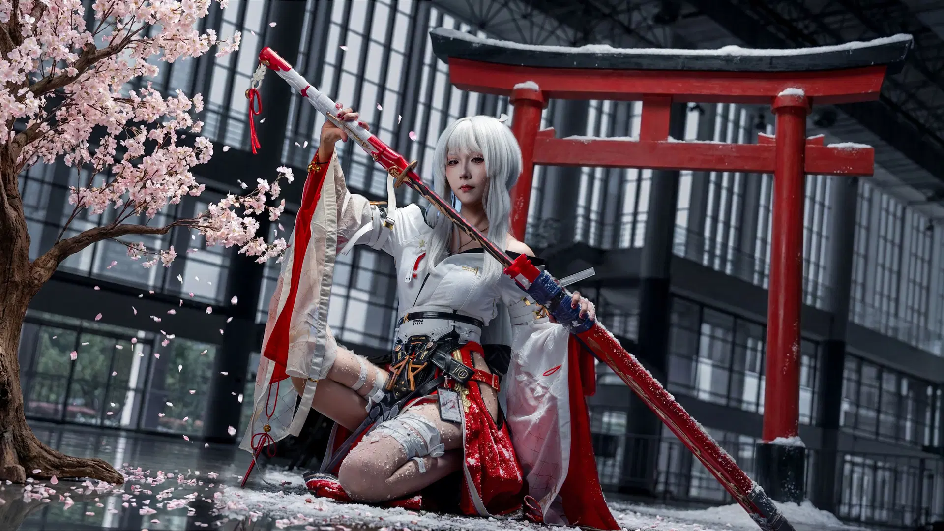 【绯雪cos】鸣潮的雪景与樱花，冷兵器氛围感拉满 - 颜微moke - 第4张