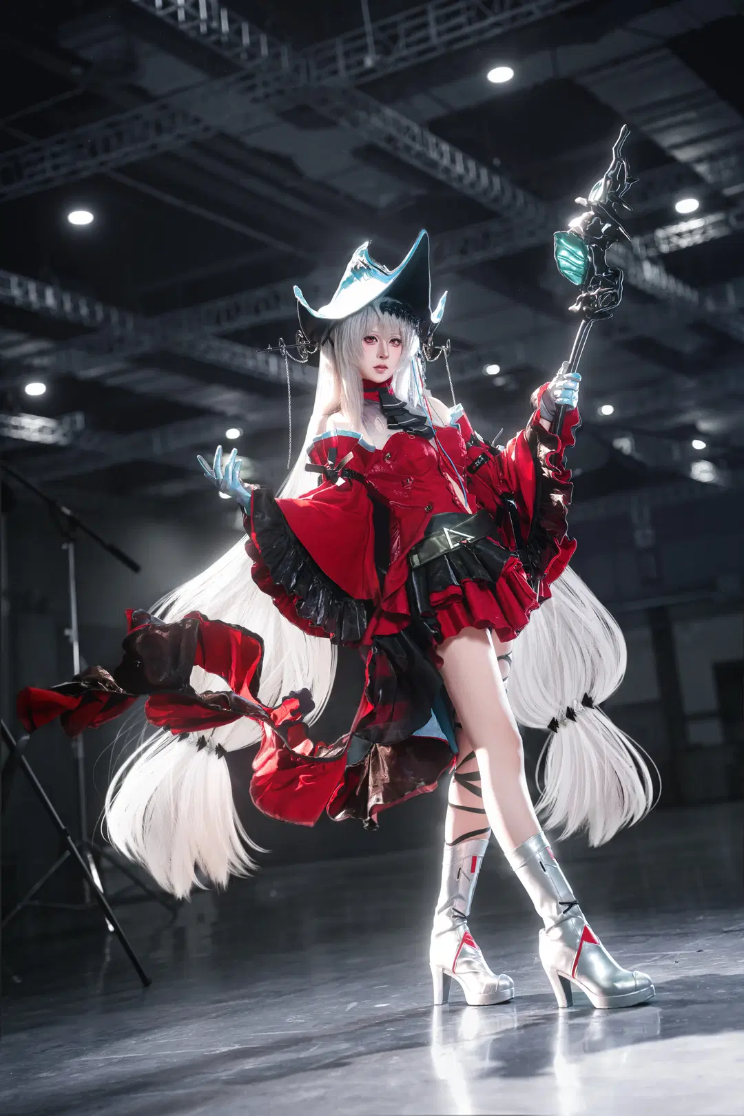 漫展场照, 明日方舟, cosplay正片, 斯卡蒂cos, 道具法杖