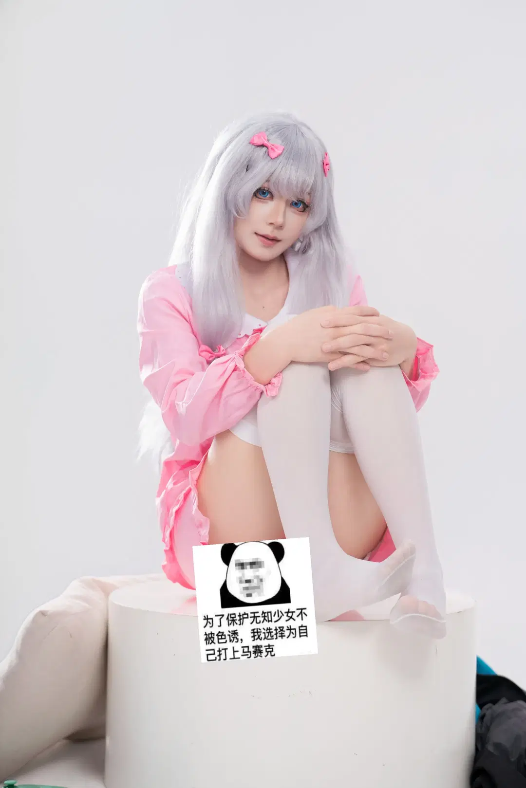 【和泉紗霧 コスプレ】『エロマンガ先生』ピンクのパジャマでおうち日常 - GG - 2枚目
