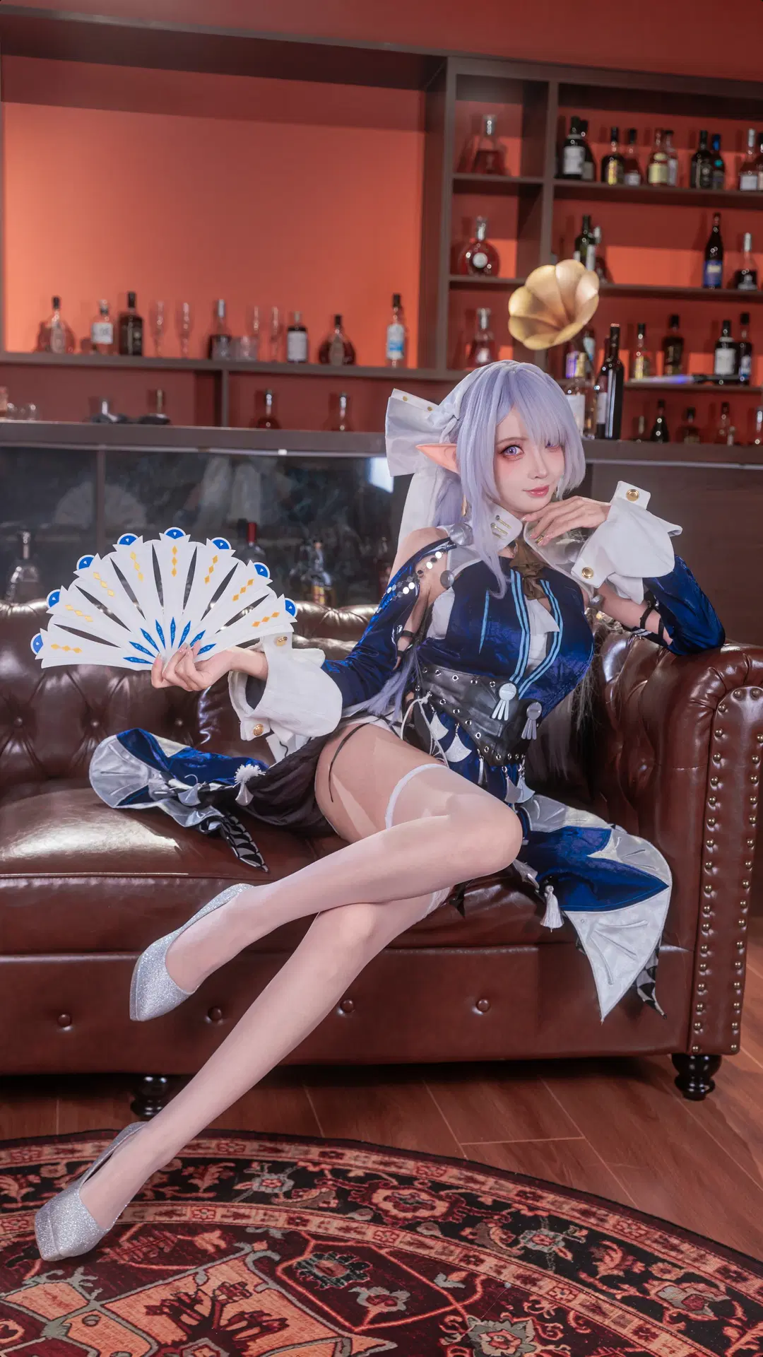 [Velina cosplay] Folding fan and White stockings in the nocturnal bar of Zenless Zone Zero by 墨离 - Image 5