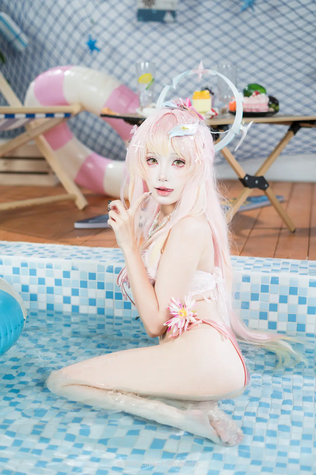二次元少女, 泳装cos, 夏日写真, 泳池拍照, 丝袜cos