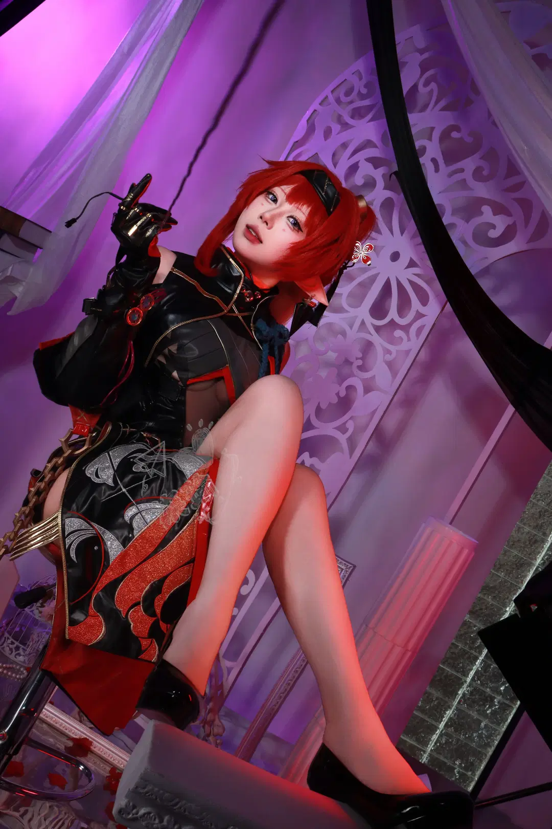 鸣潮, cosplay, 吟霖cos, 红黑皮衣, 神秘女特务
