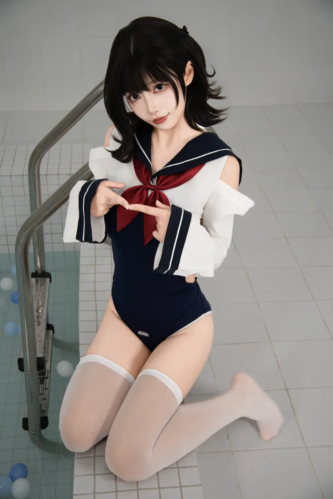 夏日泳池死庫水，水手服與白絲的清涼碰撞 - 卷毛狒狒 - 第2張