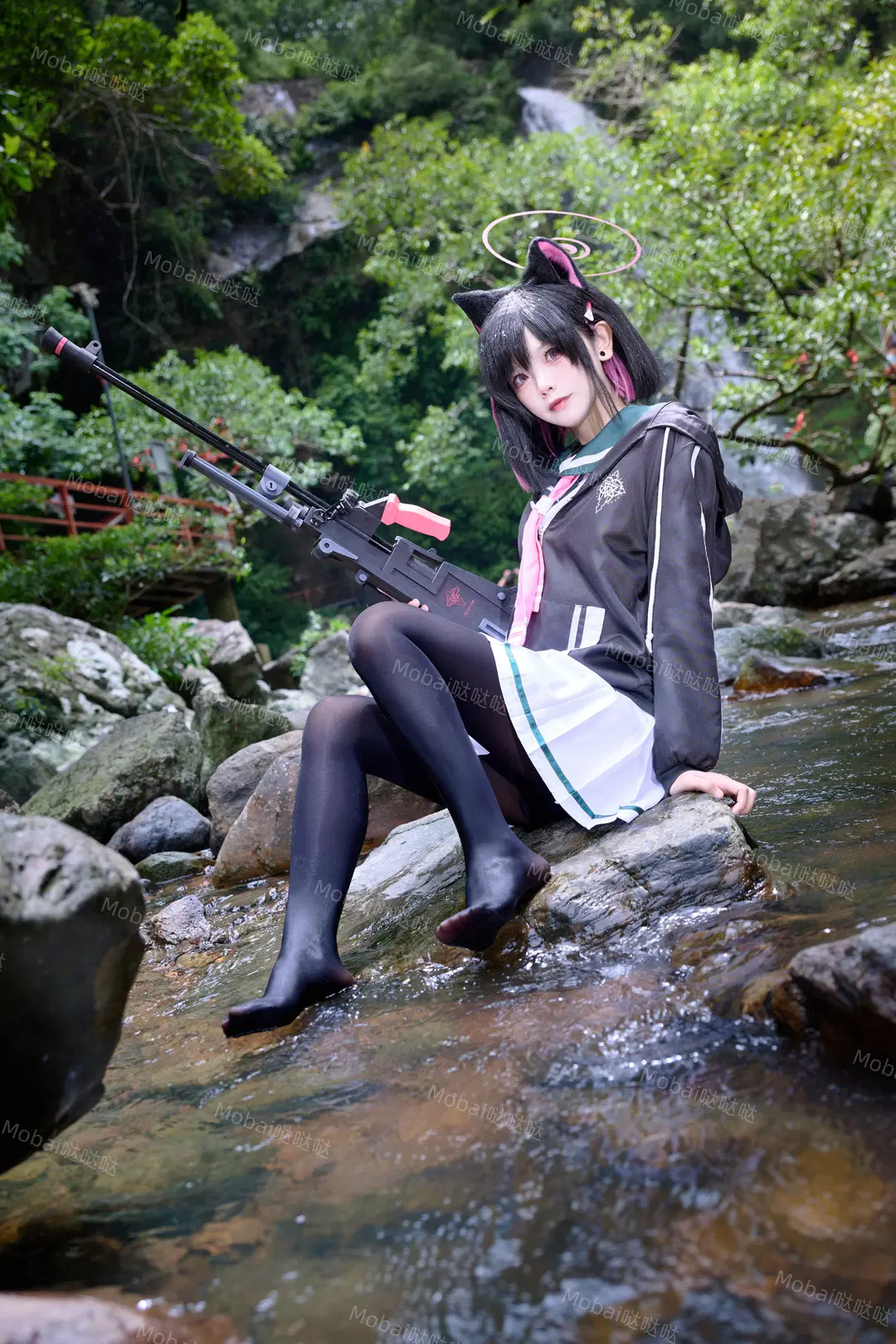 蔚蓝档案, cosplay摄影, 兽耳少女, 黑丝cos, 户外溪流