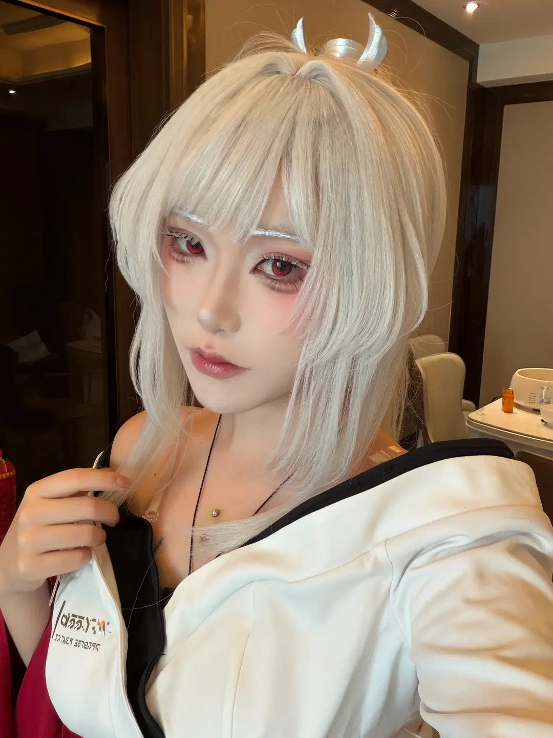cosplay, 漫展, 二次元日常, 白发cos, 红瞳妆容
