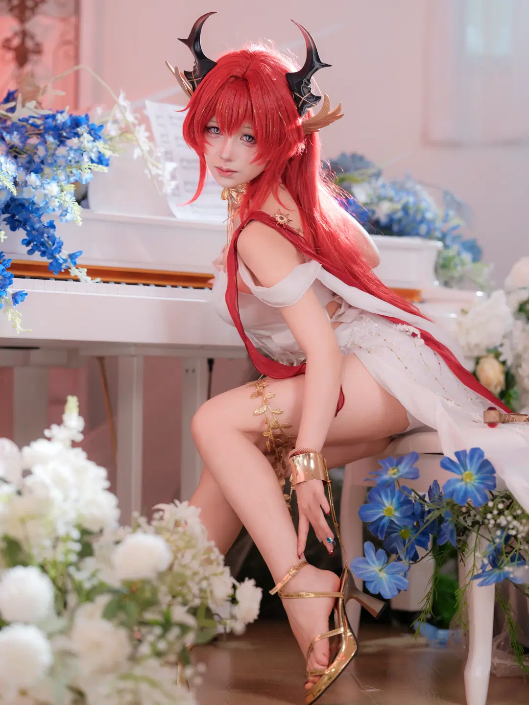 アークナイツ, 赤髪コスプレ, レーヴァテイン コスプレ, 角, 花畑のピアノ